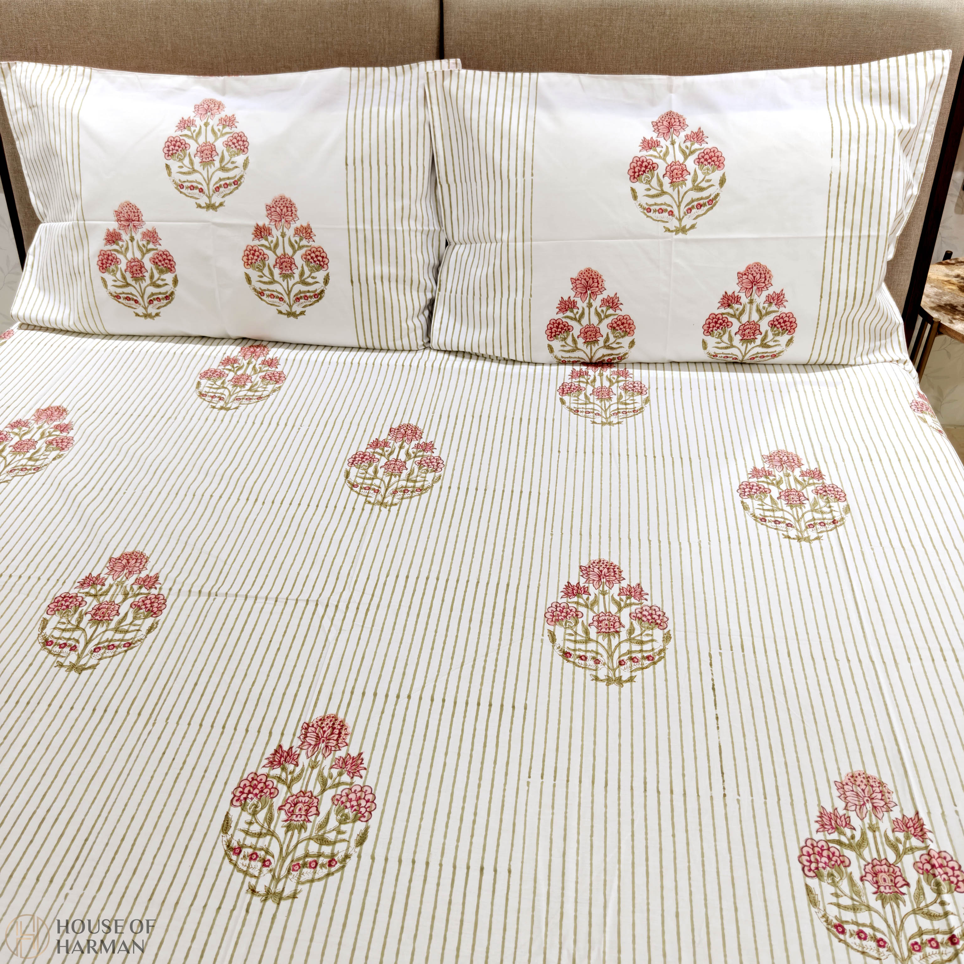 Rosebud Meadow Lines Bedsheet