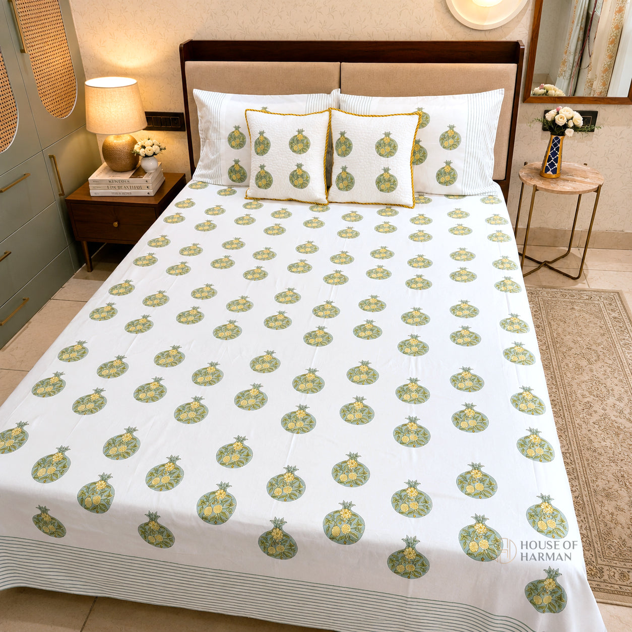 Pommist Orchard Haven Bedsheet