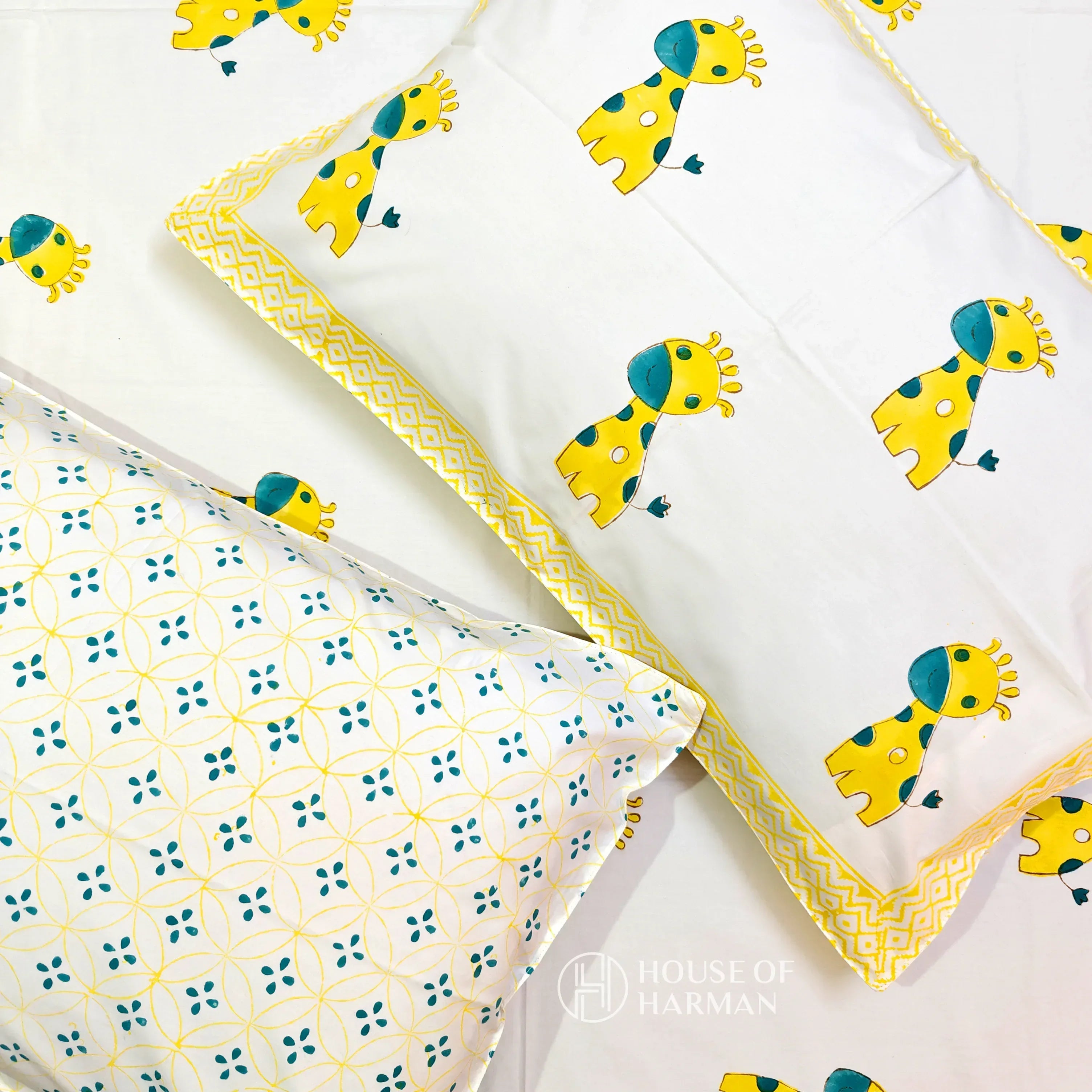 Giraffe Giggles Bedsheet - HOUSE OF HARMAN
