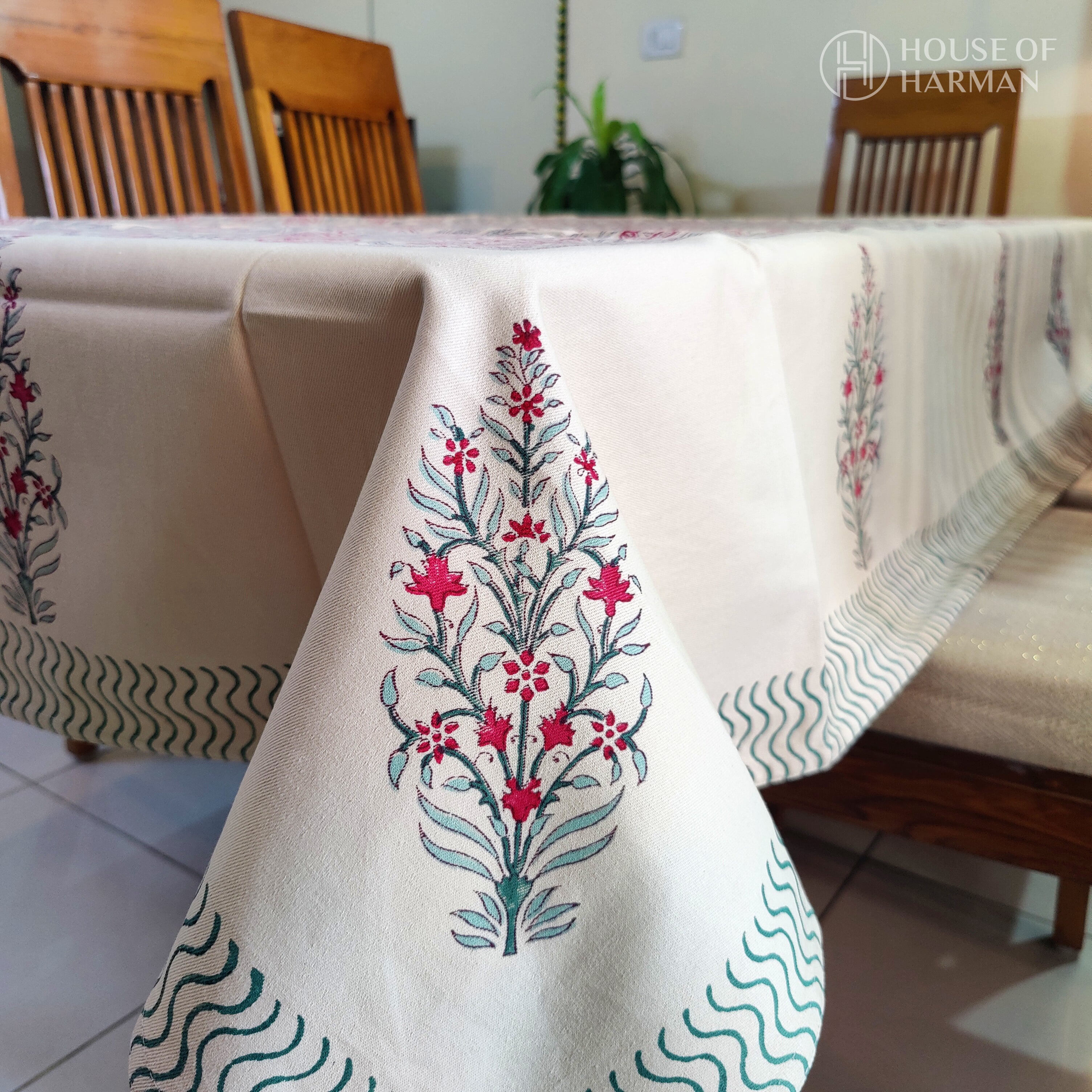 Dainty Floral Delight Table Cover