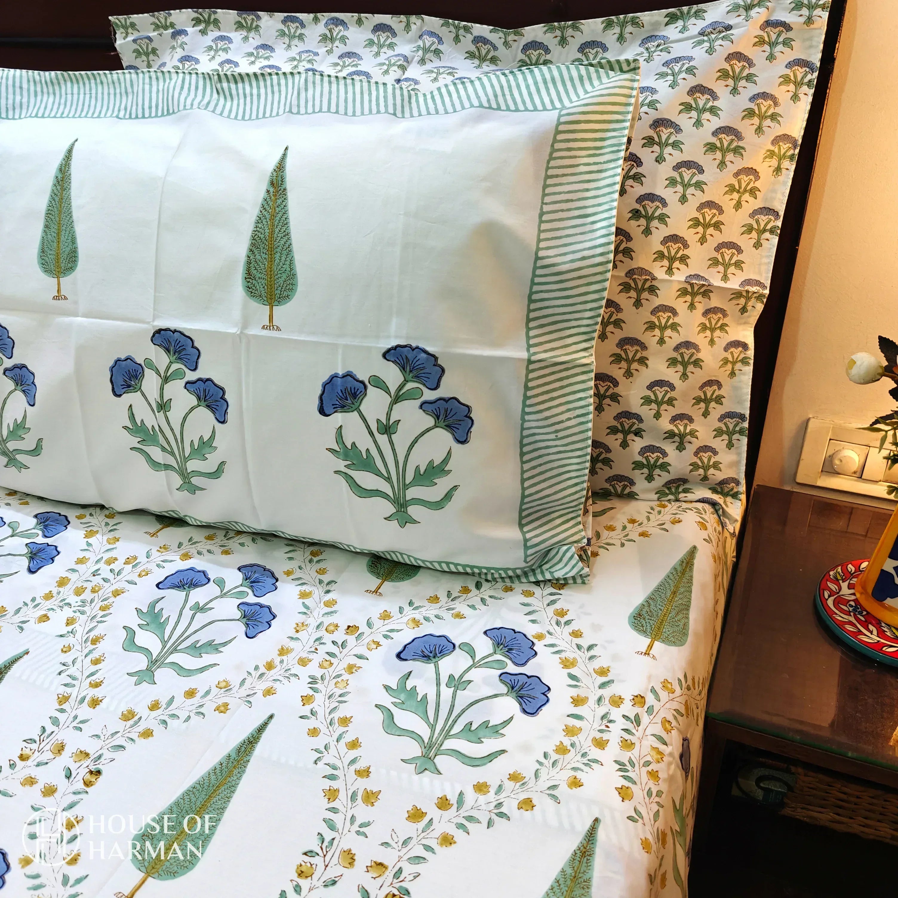 Sapphire Pine Floral Jaal Bedsheet and Dohar - HOUSE OF HARMAN