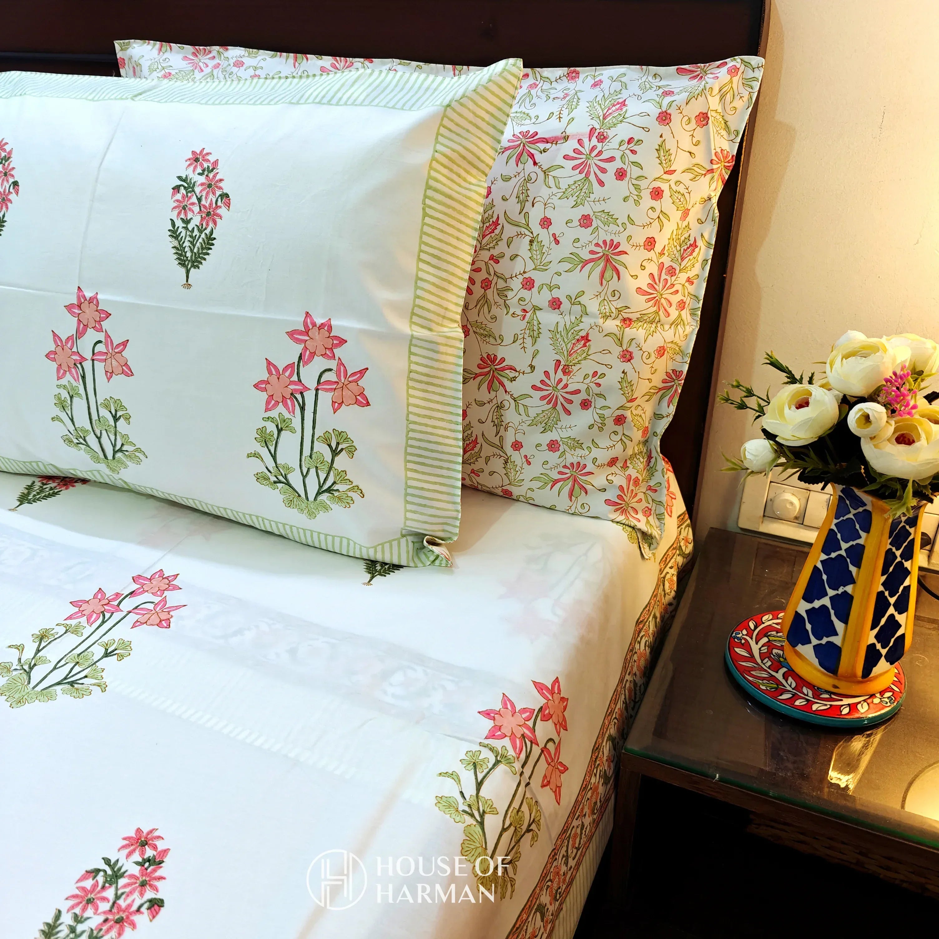 Floral Medley Dreams Bedsheet - HOUSE OF HARMAN