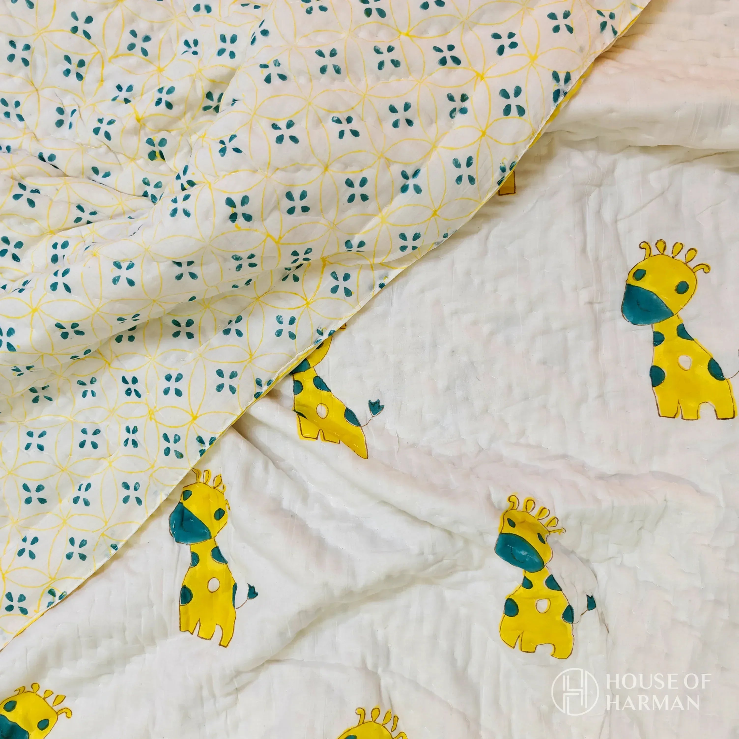 Giraffe Giggles Quilt - HOUSE OF HARMAN