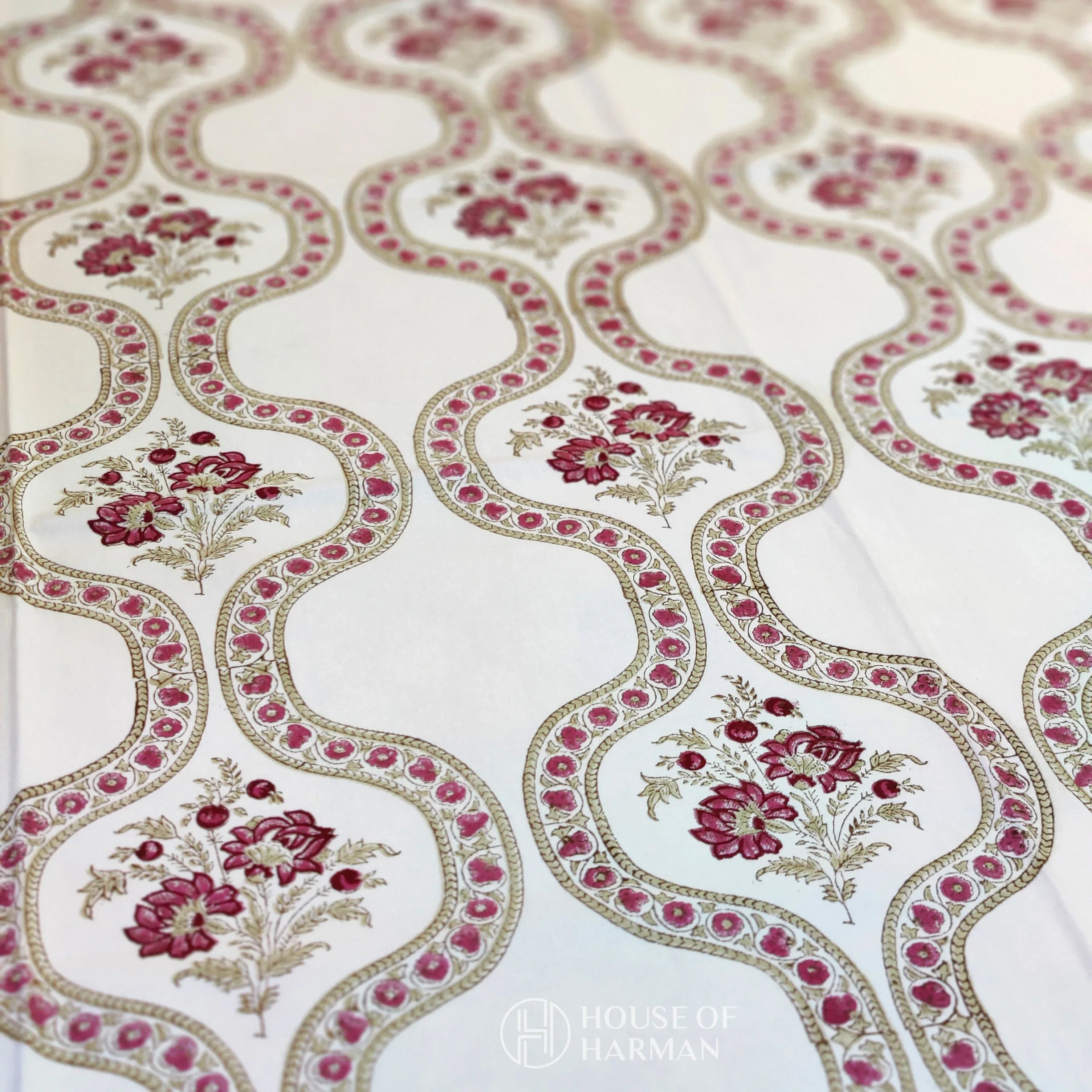 Crimson Waves Table Cover - HOUSE OF HARMAN