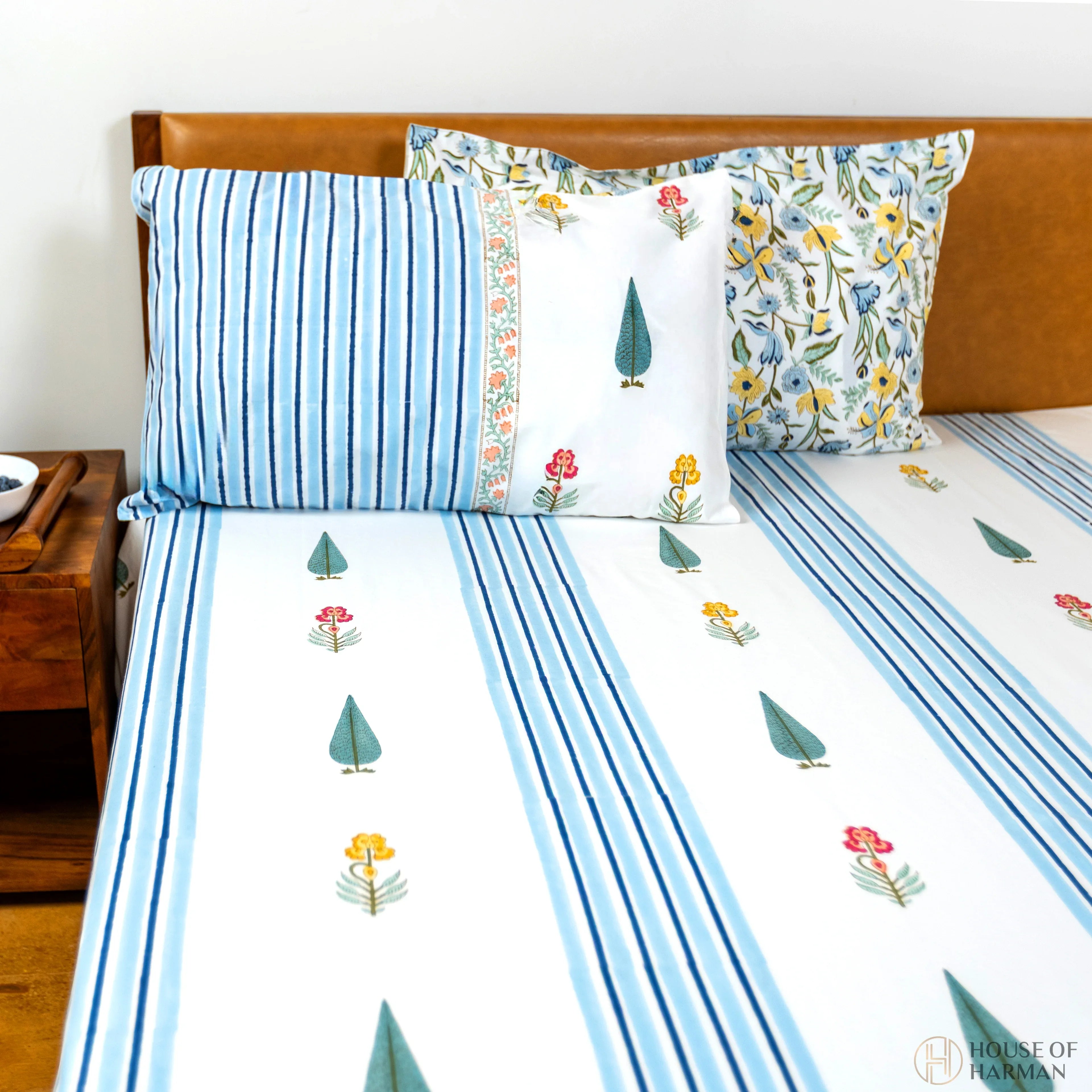 Meadow Bloom Stripes Bedsheet - HOUSE OF HARMAN