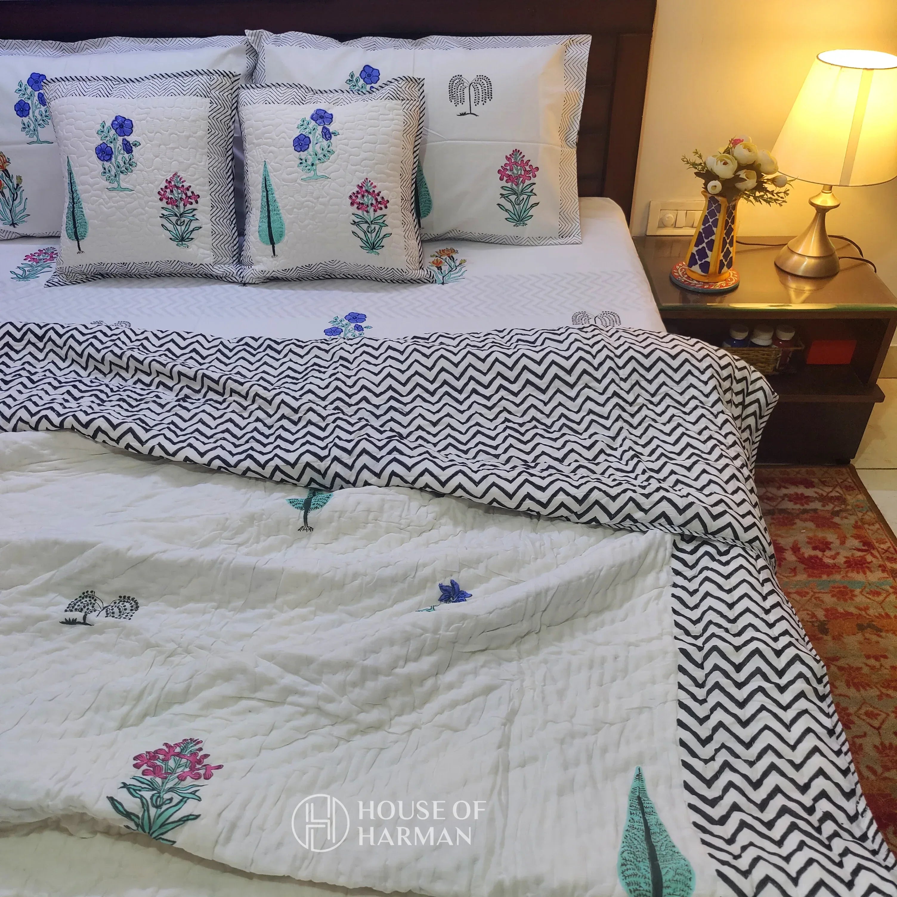 Classic Guldasta Bedsheet and Quilt - HOUSE OF HARMAN