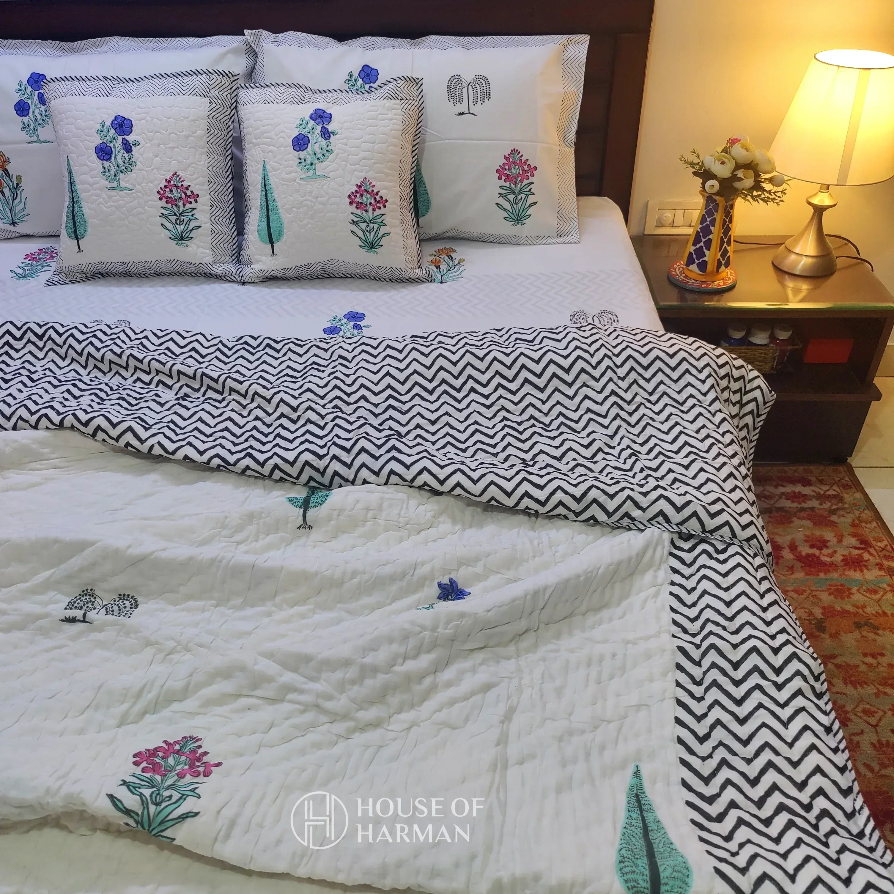 Classic Guldasta Bedsheet and Quilt - HOUSE OF HARMAN