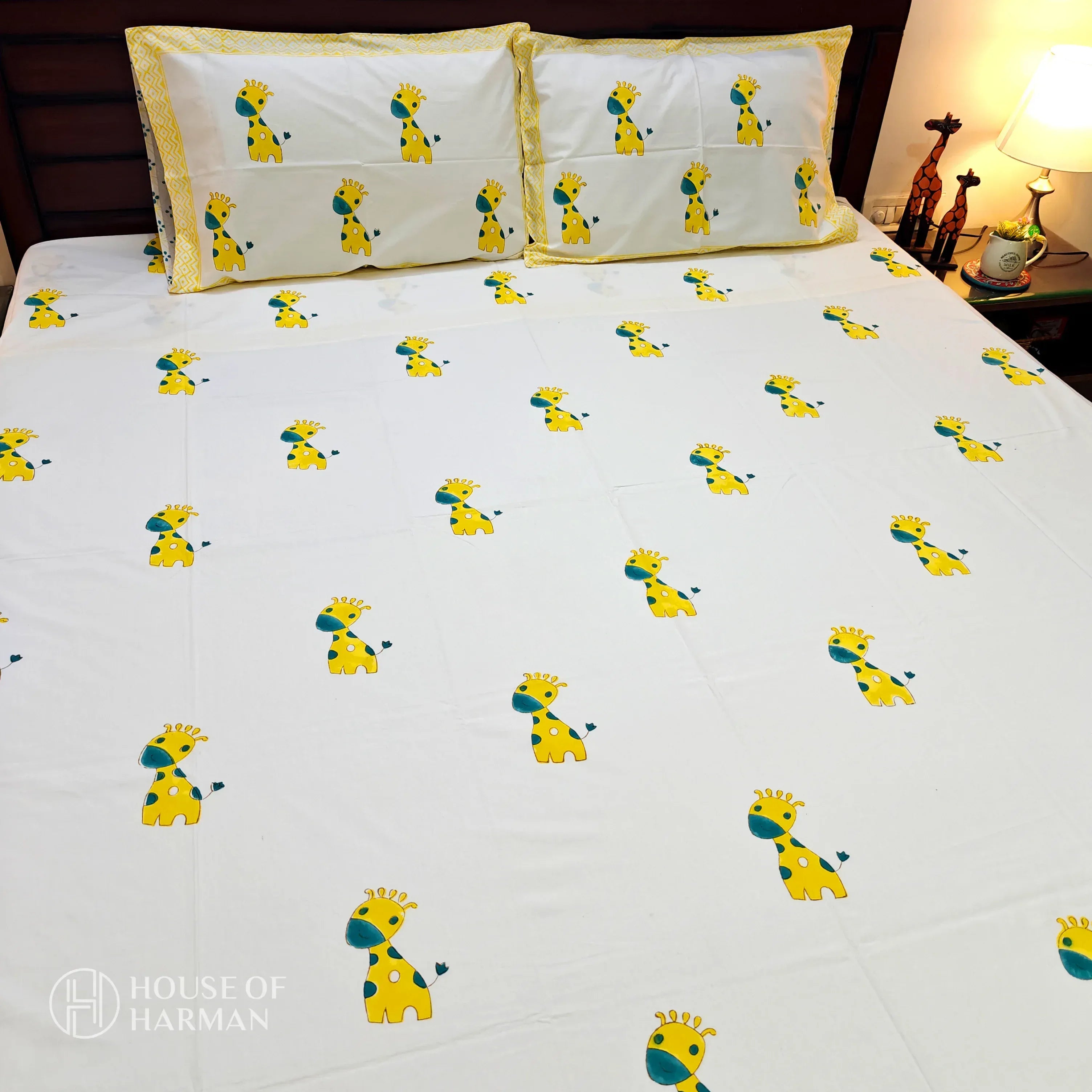 Giraffe Giggles Bedsheet - HOUSE OF HARMAN