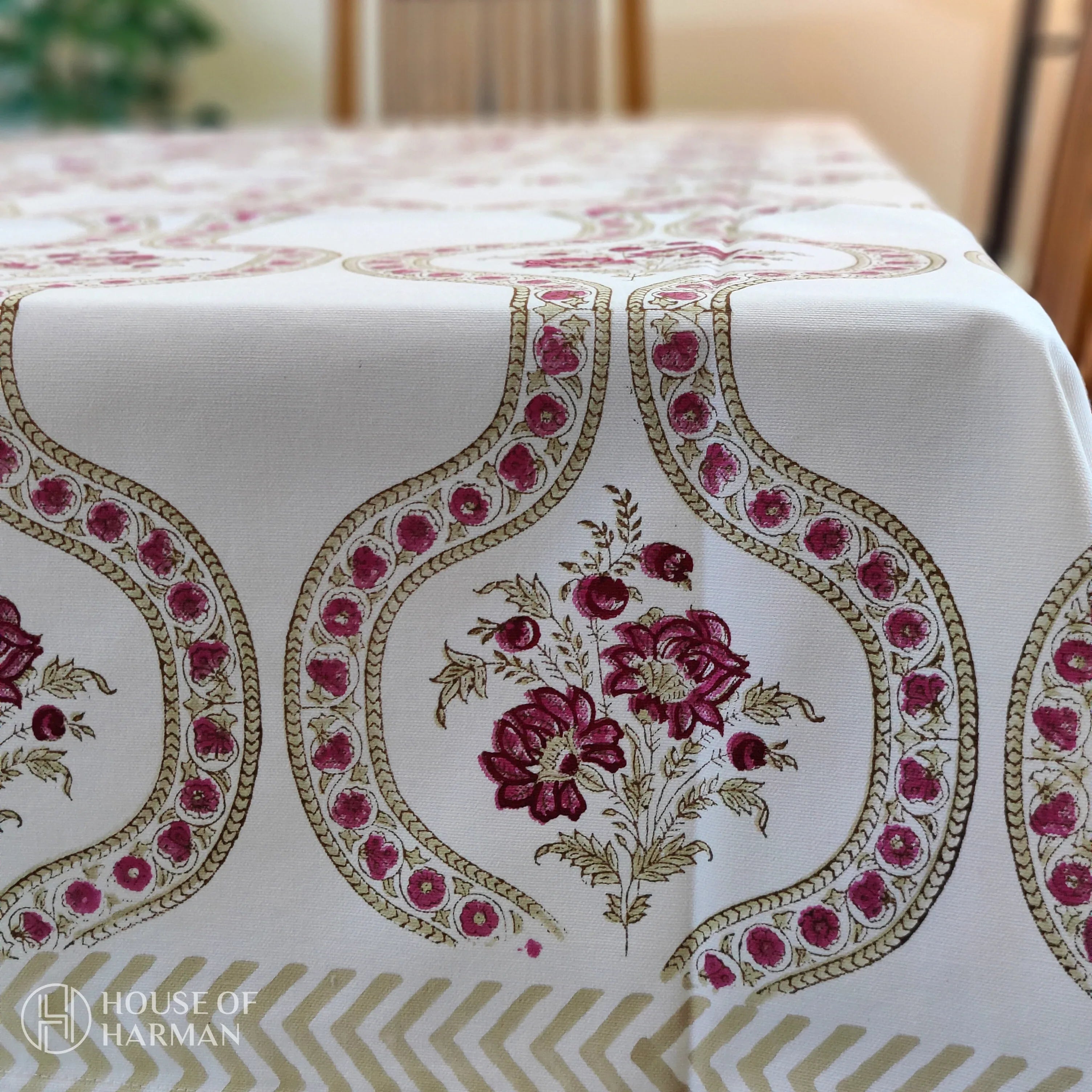 Crimson Waves Table Cover - HOUSE OF HARMAN