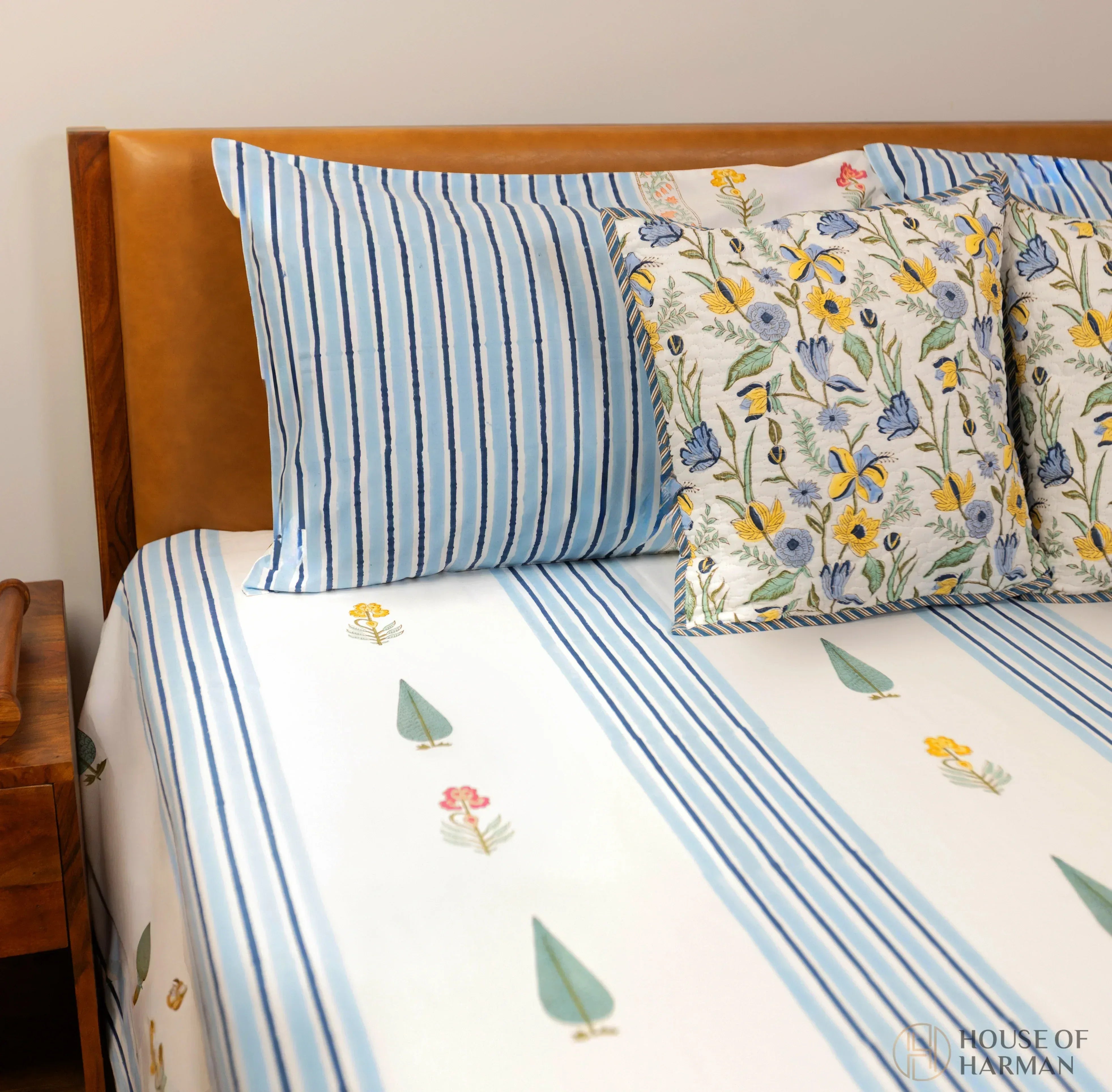 Meadow Bloom Stripes Bedsheet - HOUSE OF HARMAN