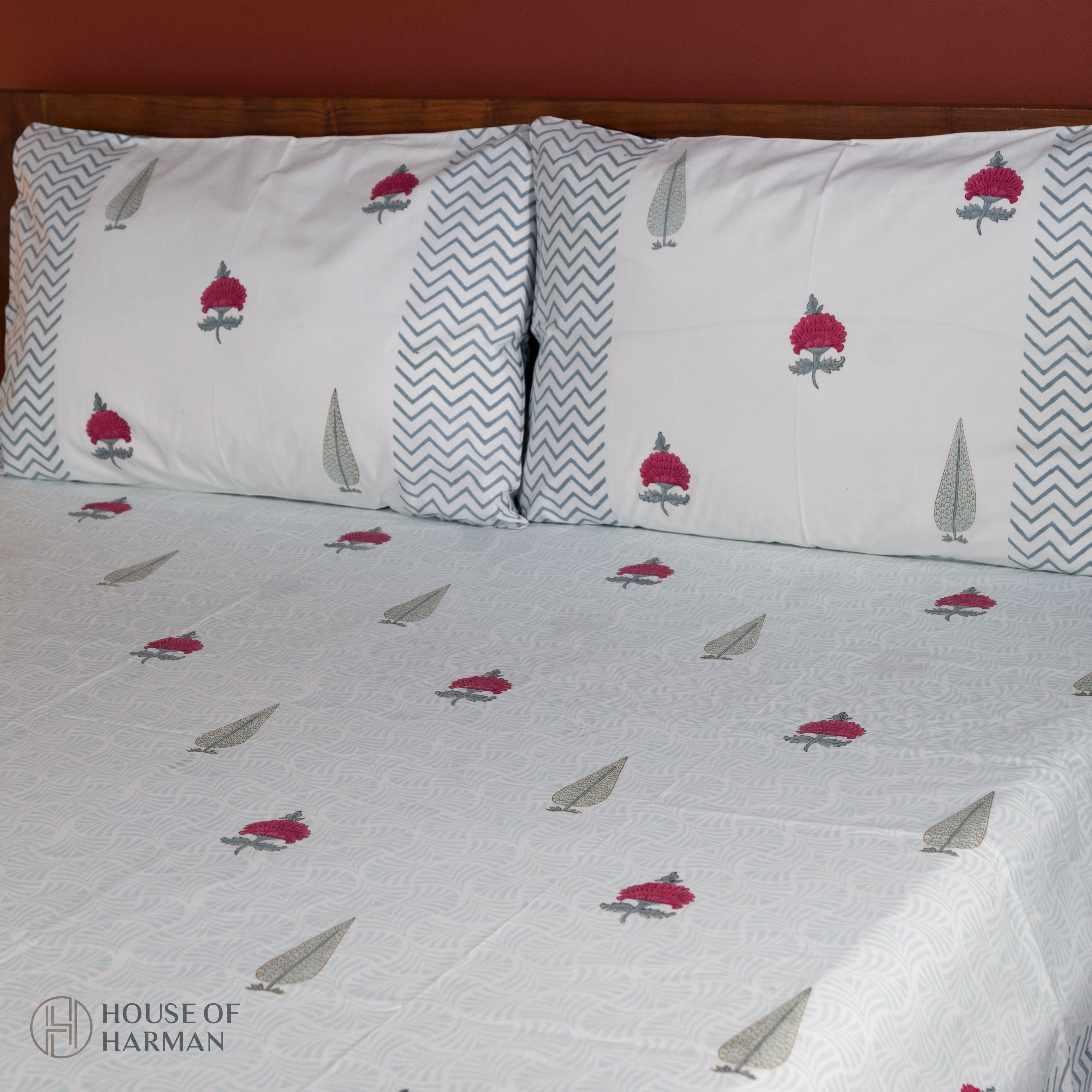 Floral Mirage Bedsheet and Quilt