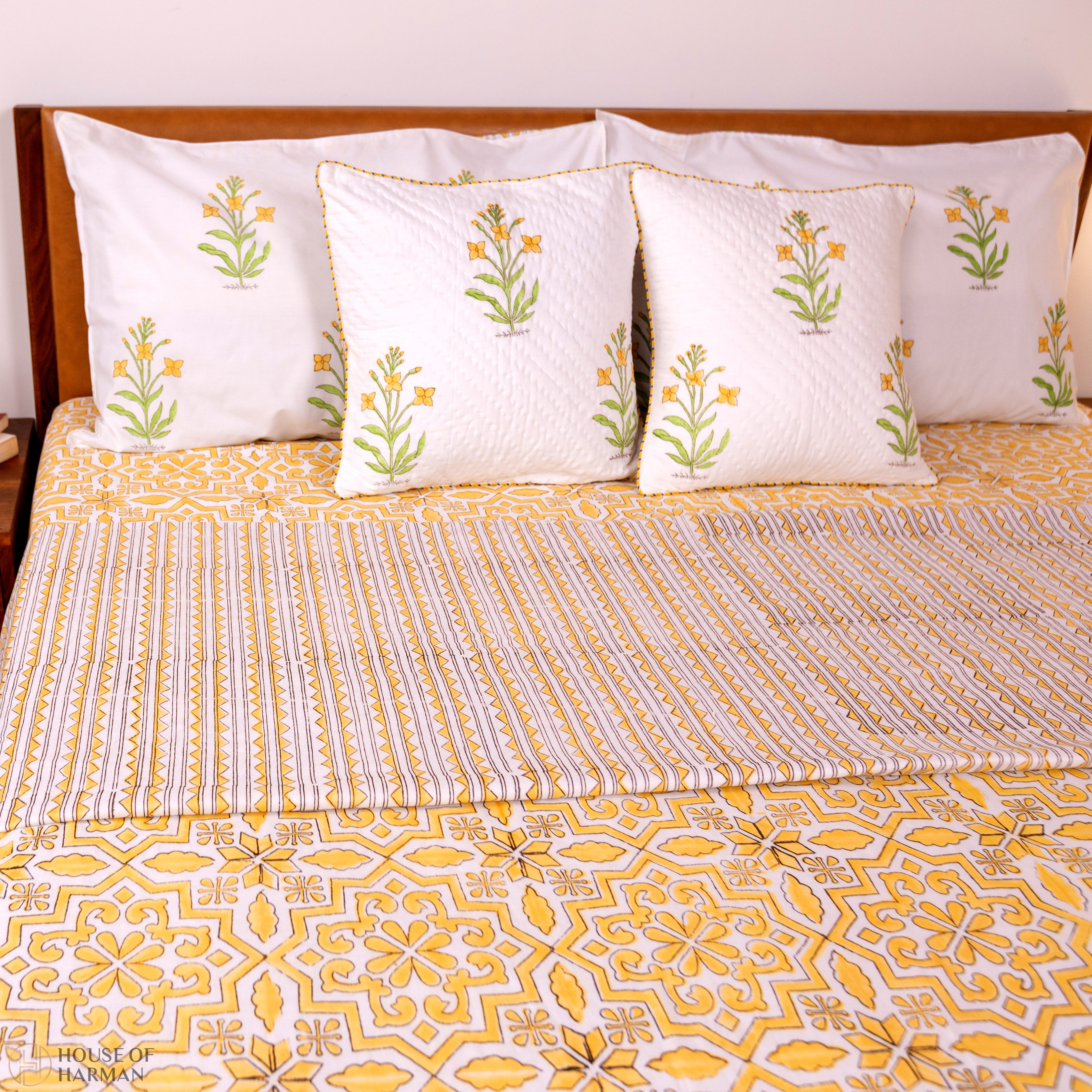 Golden Lattice Dream Bedsheet and Dohar