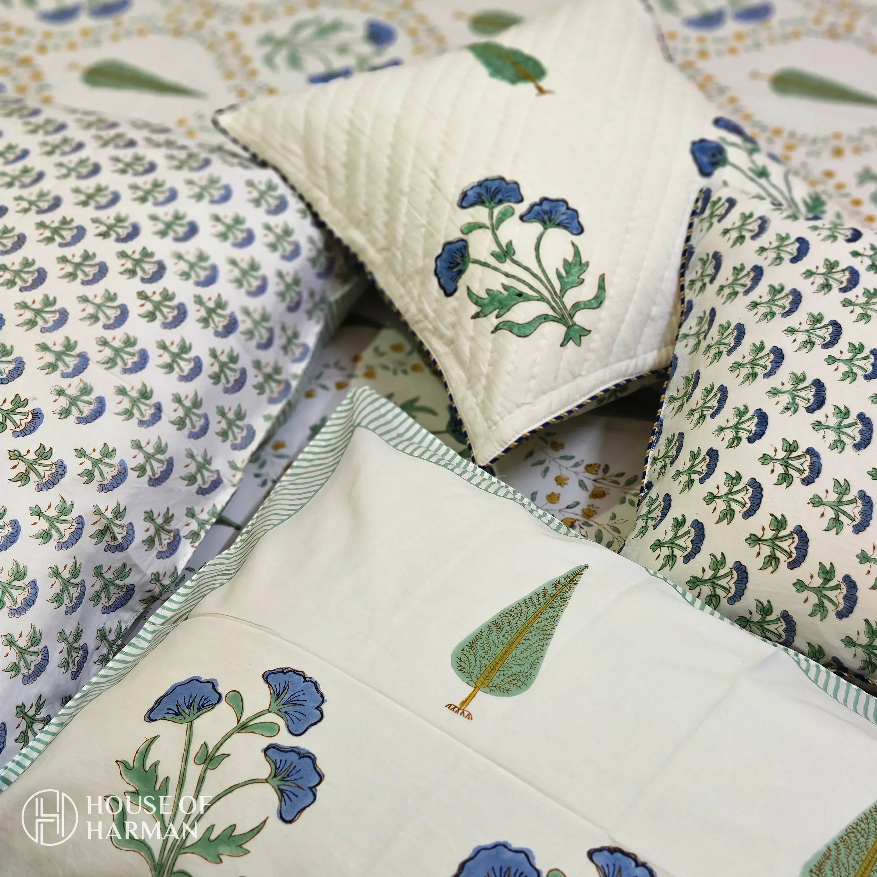 Sapphire Pine Floral Jaal Bedsheet - HOUSE OF HARMAN
