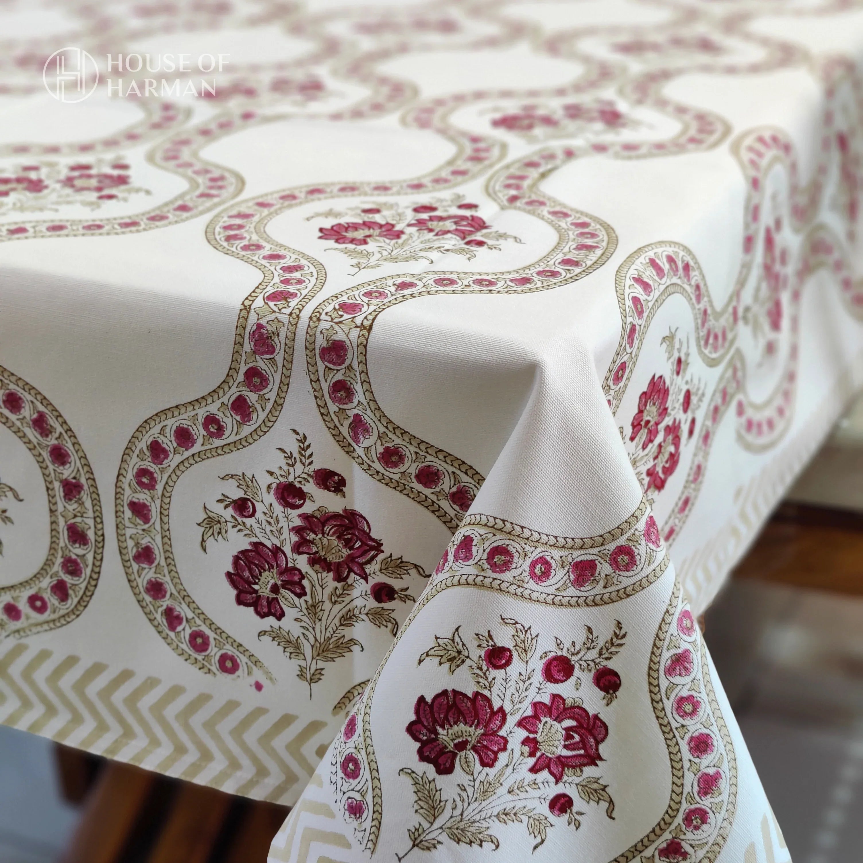 Crimson Waves Table Cover - HOUSE OF HARMAN