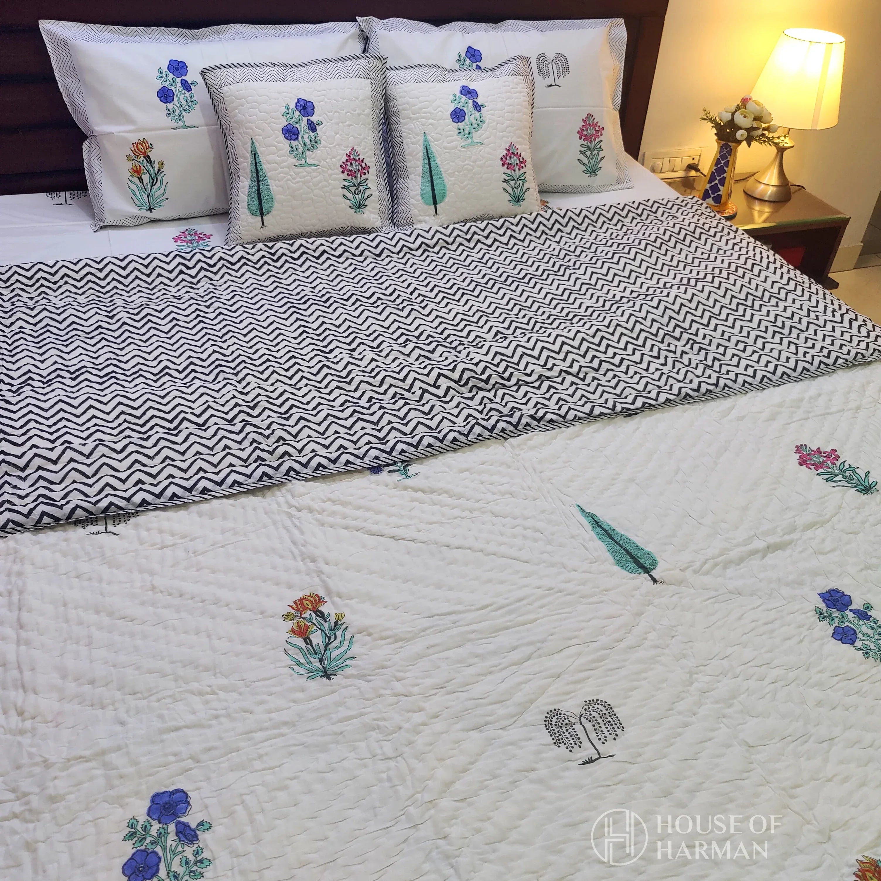 Classic Guldasta Bedsheet and Quilt - HOUSE OF HARMAN