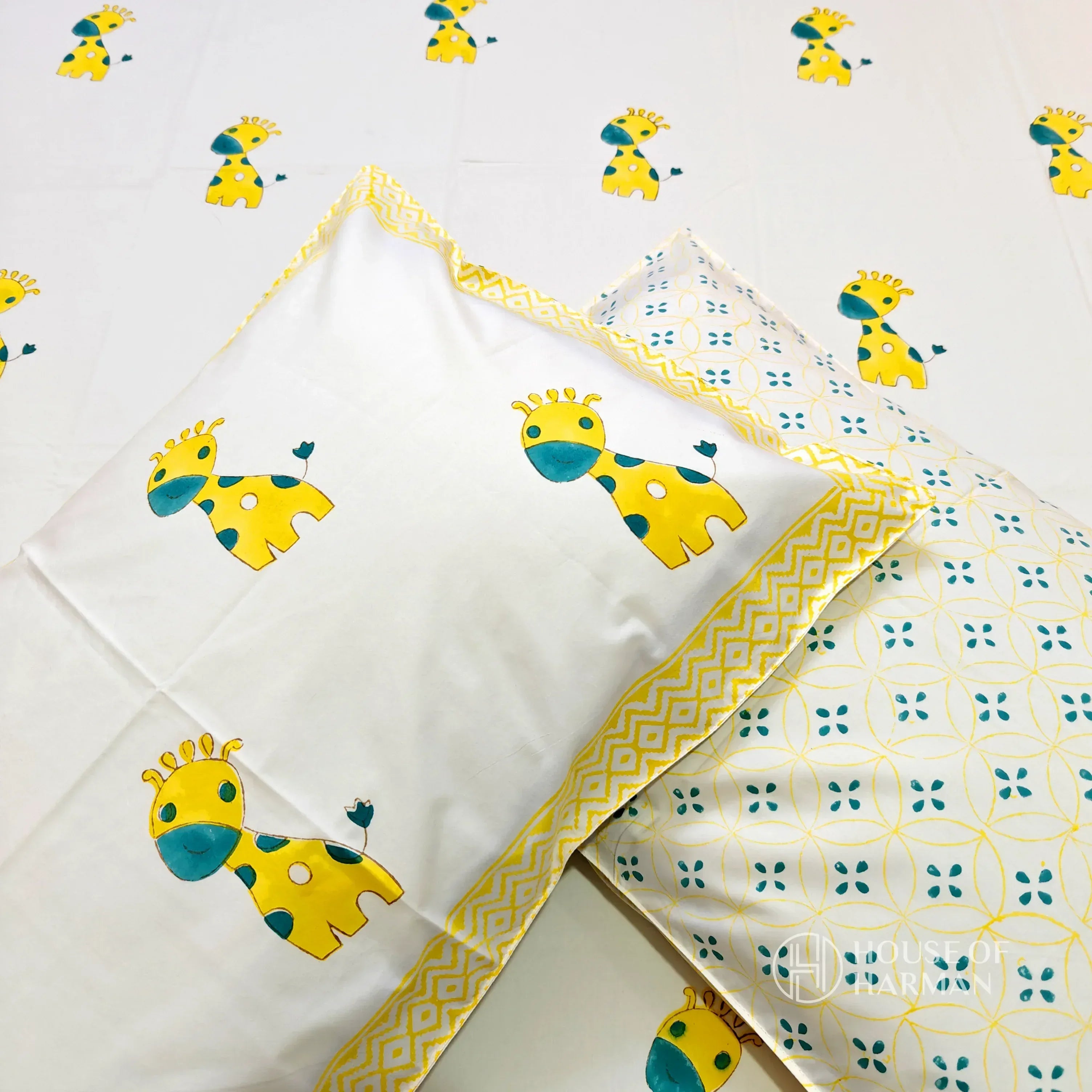 Giraffe Giggles Bedsheet - HOUSE OF HARMAN