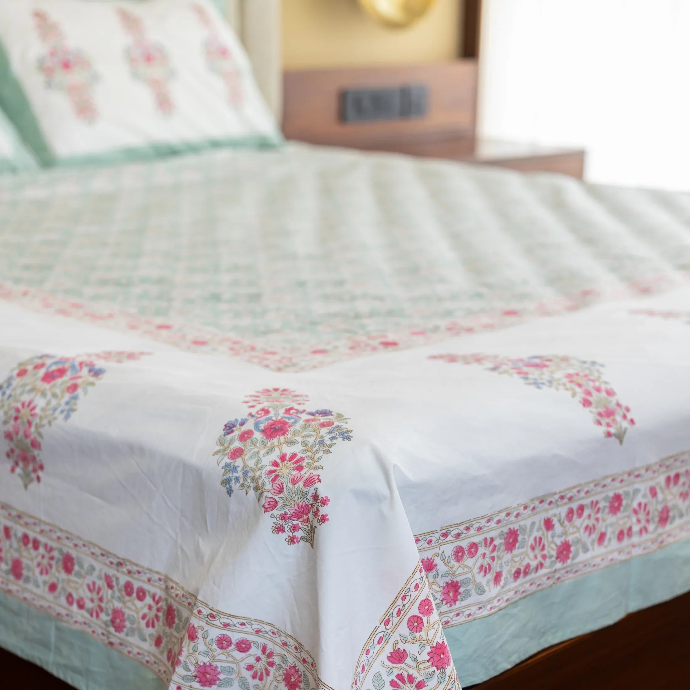 Earthy Floral Elegance Bedsheet - HOUSE OF HARMAN