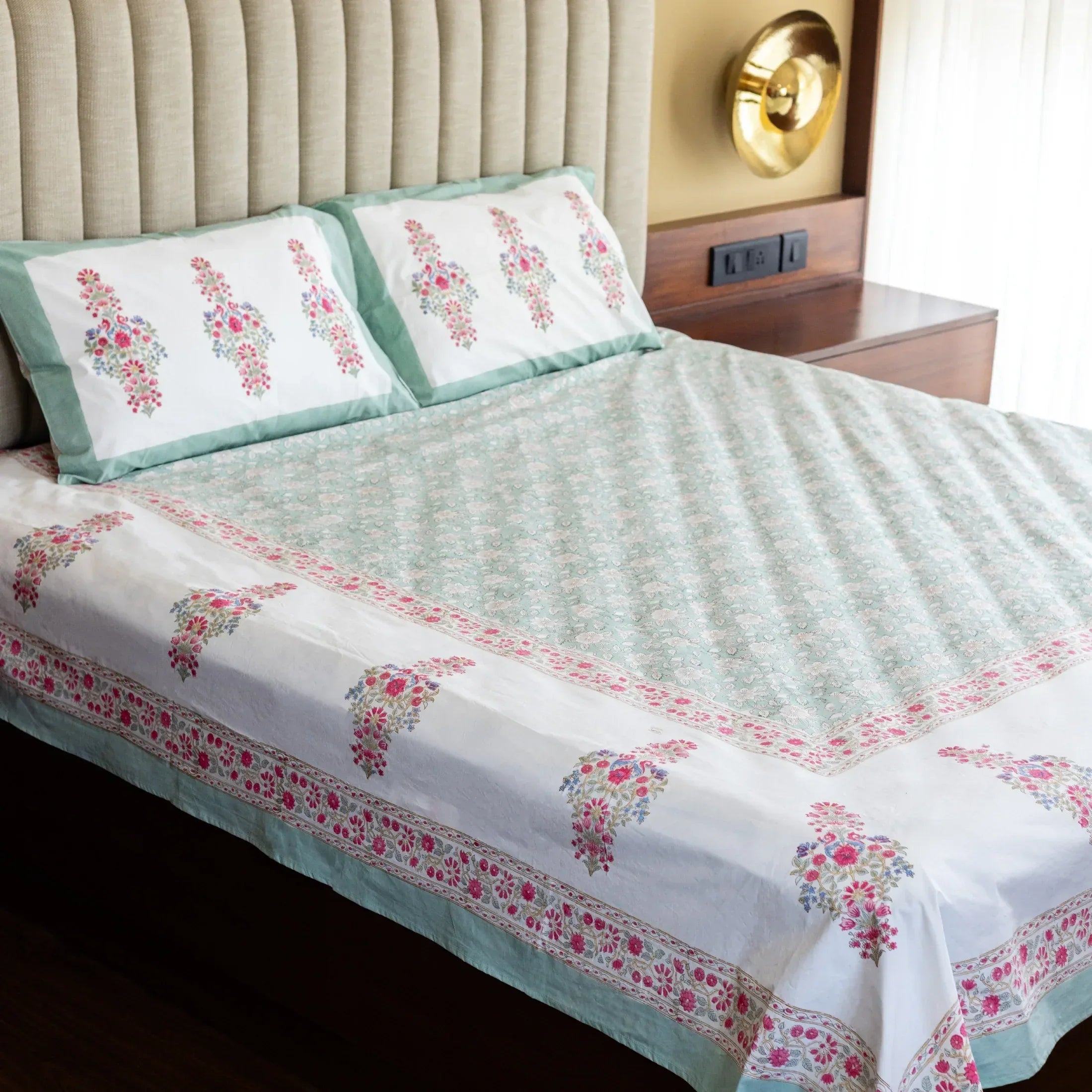Earthy Floral Elegance Bedsheet and Quilt - HOUSE OF HARMAN