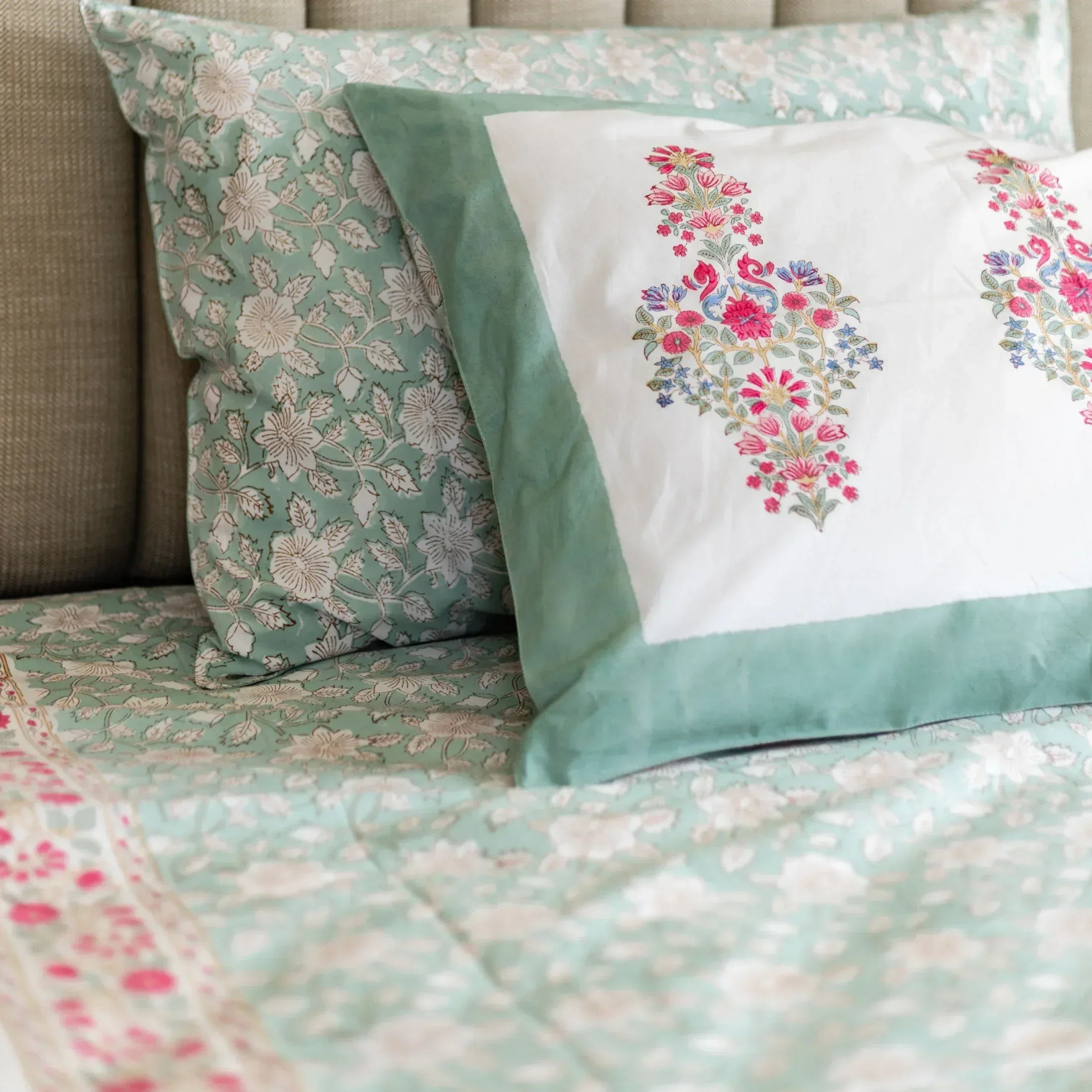 Earthy Floral Elegance Bedsheet and Quilt - HOUSE OF HARMAN