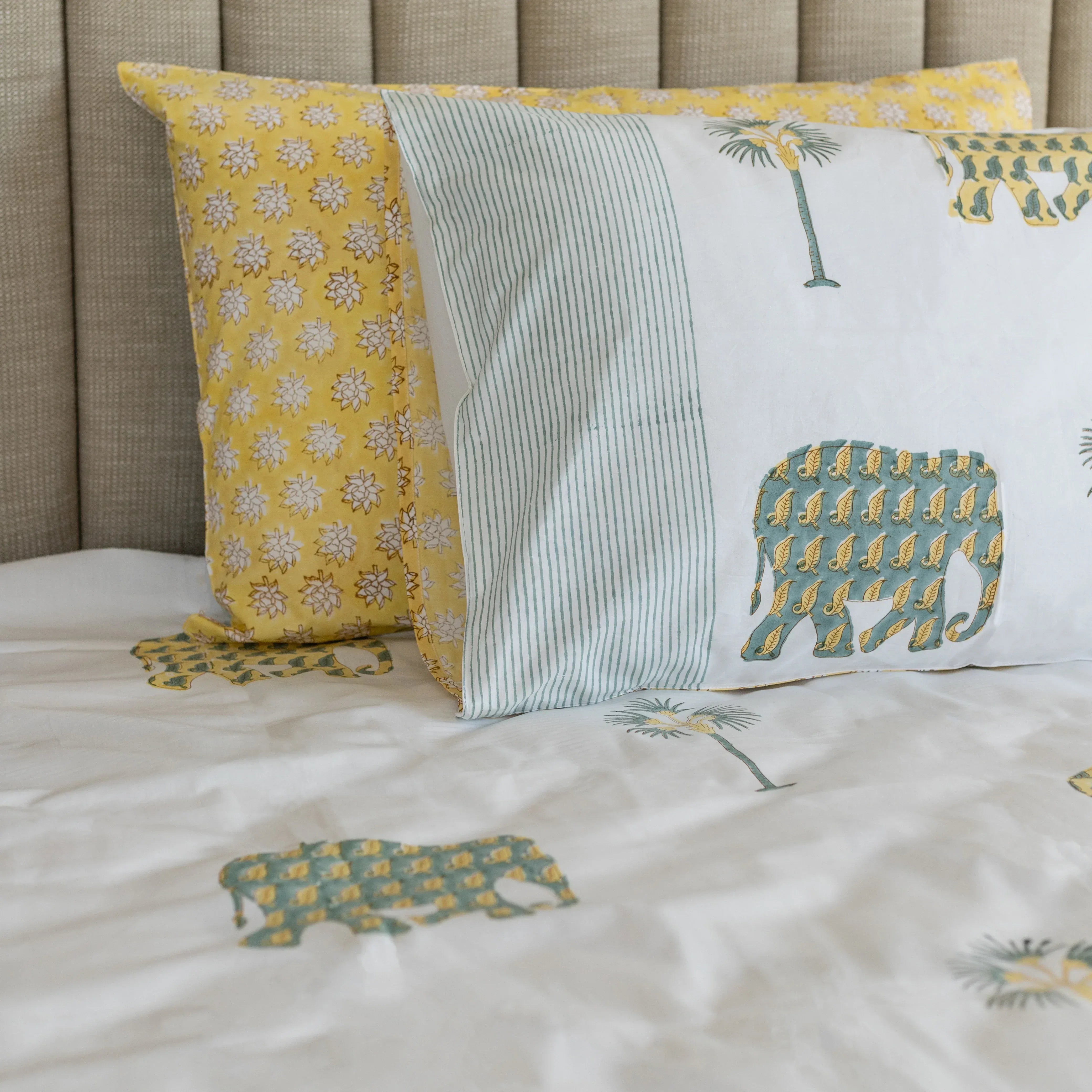 Trunk Tales Serenity Bedsheet and Quilt - HOUSE OF HARMAN