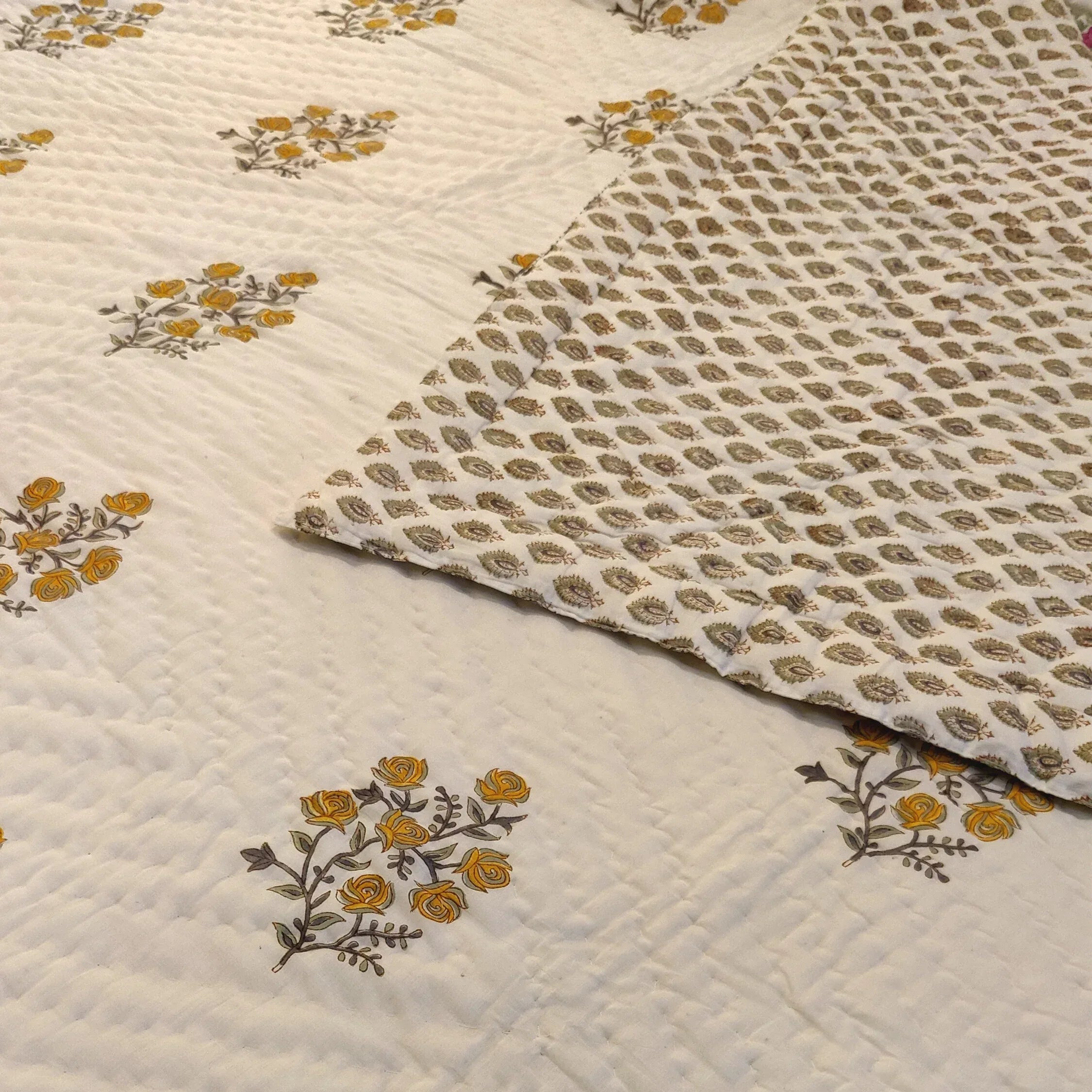 Yellow Vines and Roses Quilt - HOUSE OF HARMAN