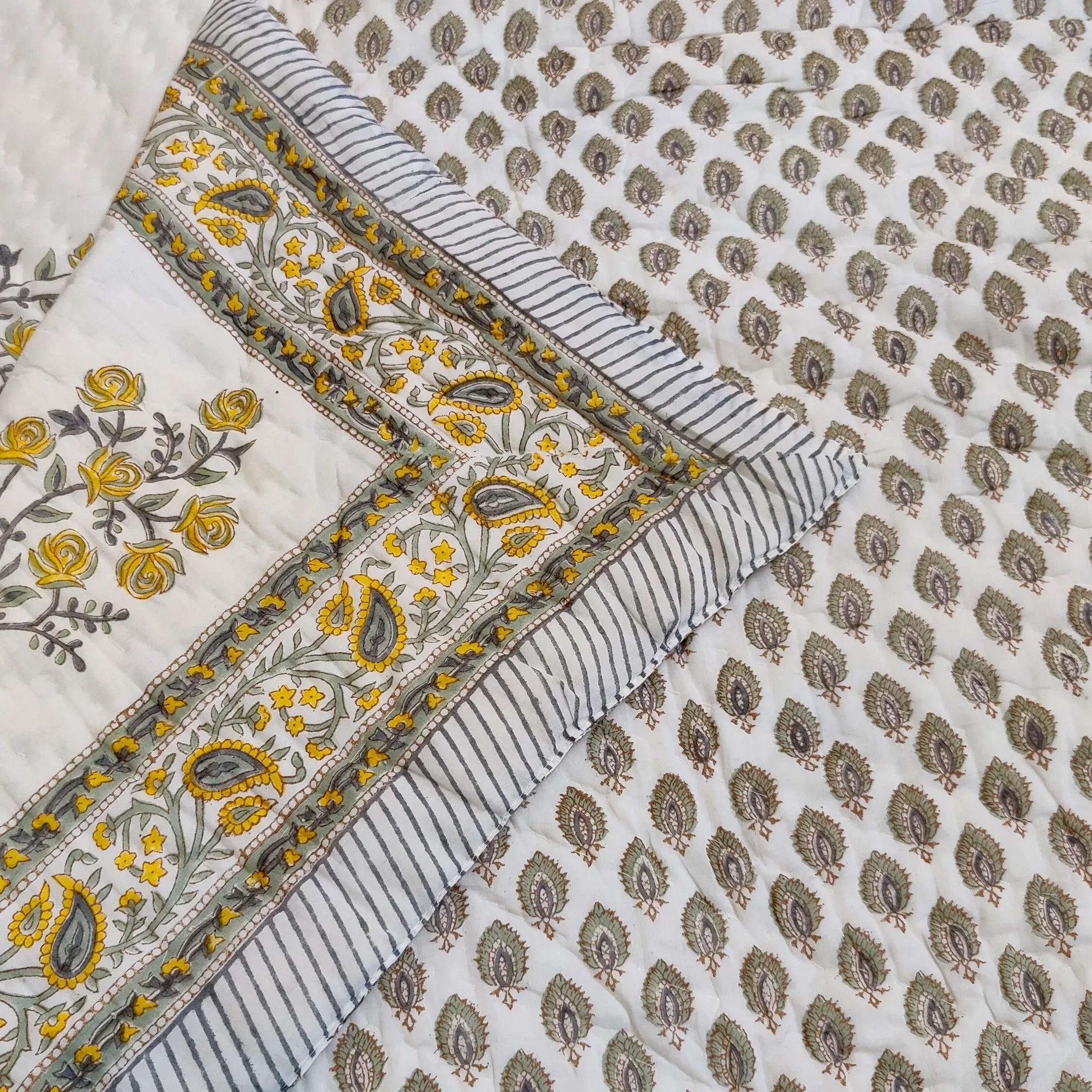 Yellow Vines and Roses Quilt - HOUSE OF HARMAN