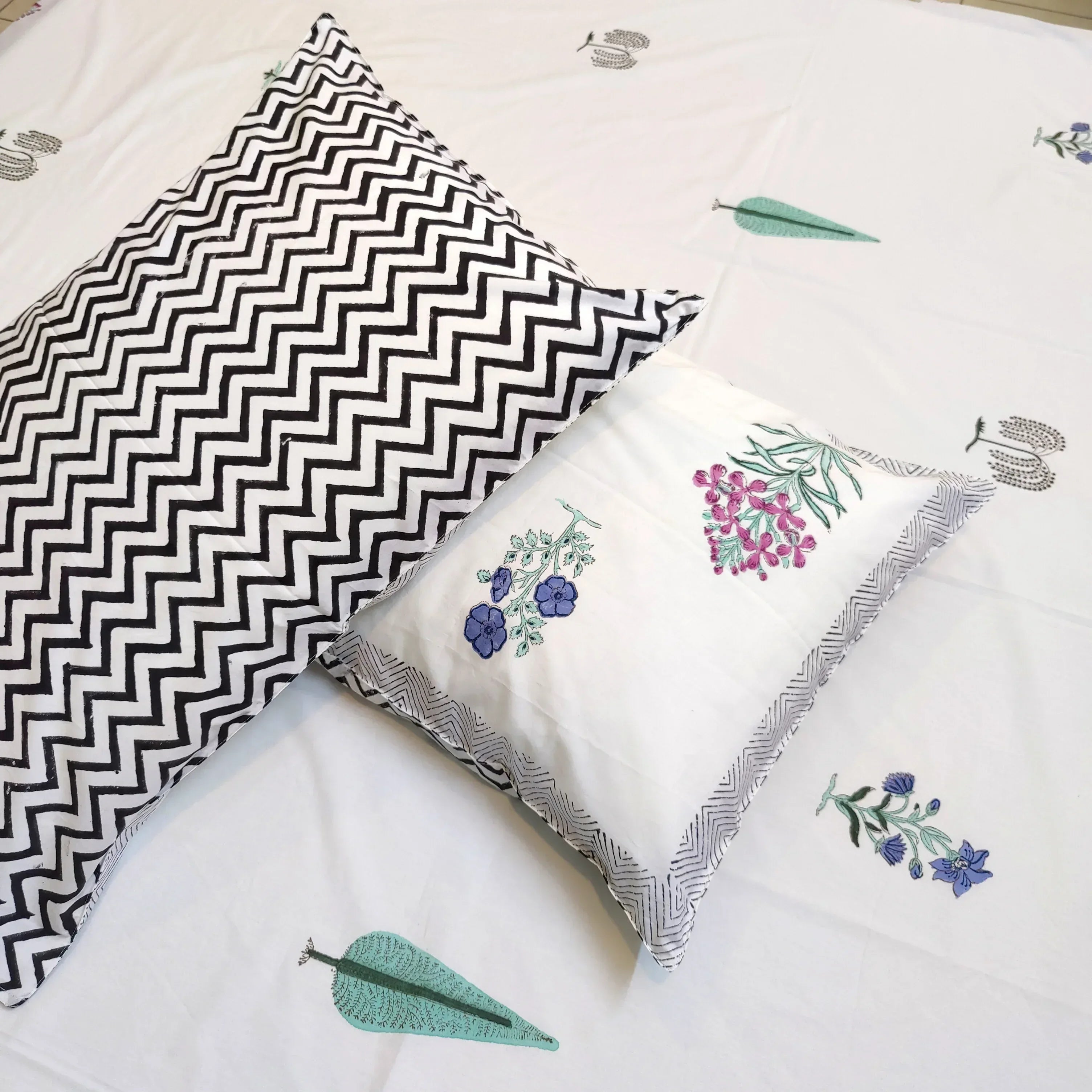 Classic Guldasta Bedsheet and Quilt - HOUSE OF HARMAN