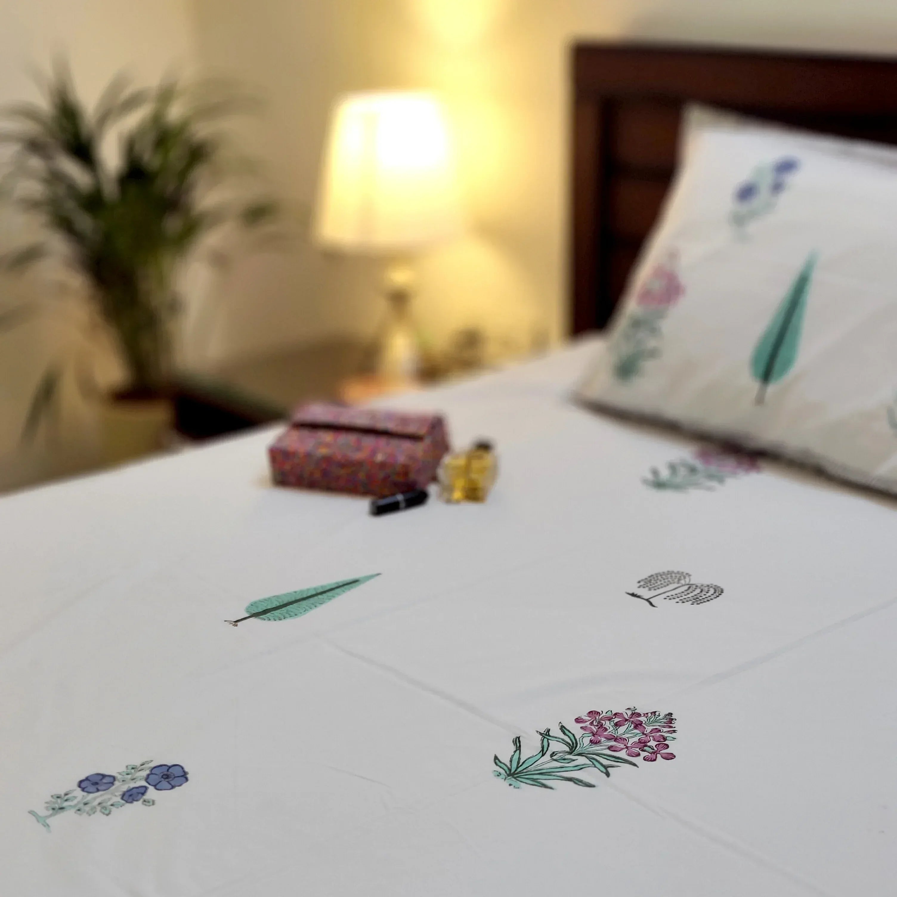 Classic Guldasta Bedsheet and Dohar - HOUSE OF HARMAN