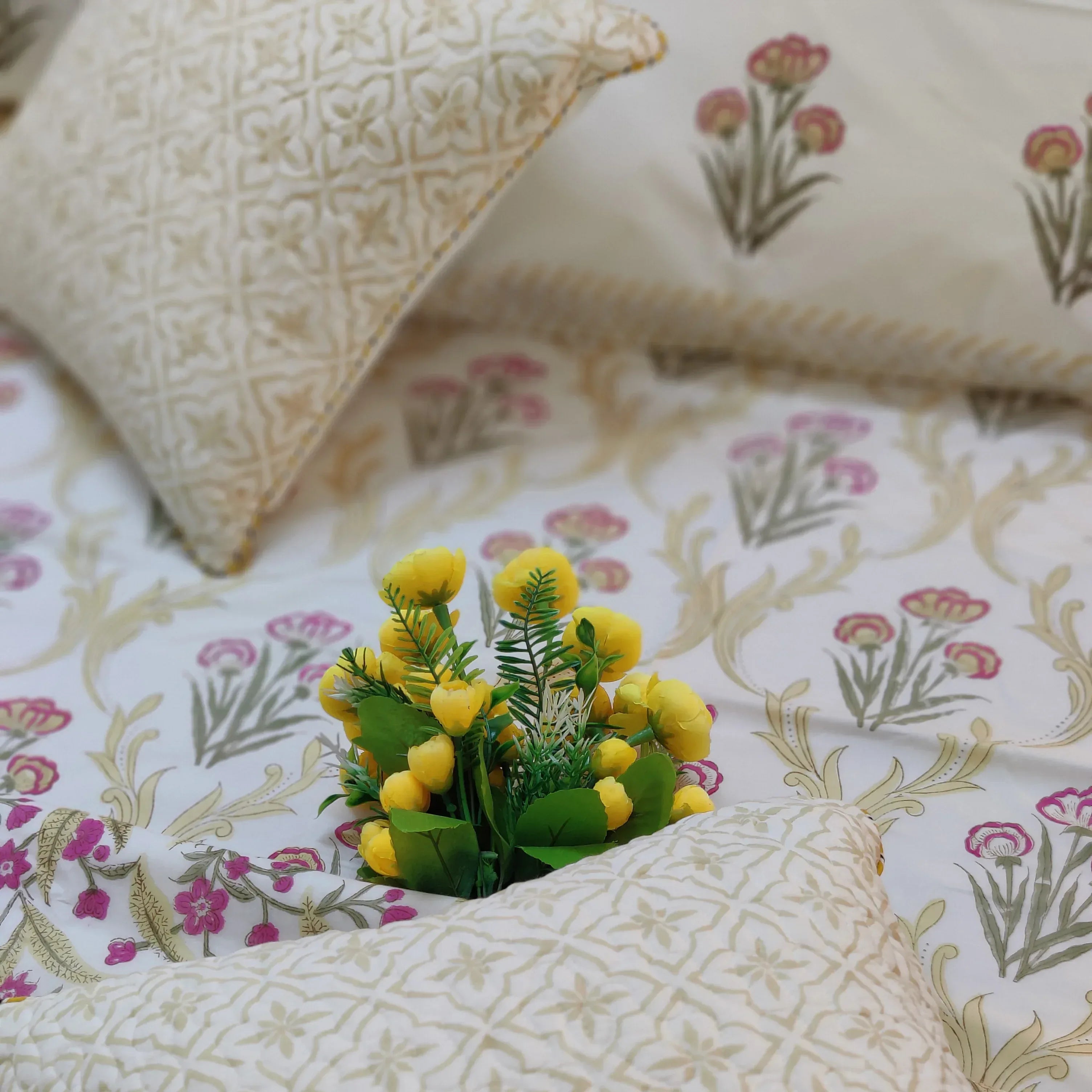Golden Dreams Bedsheet - HOUSE OF HARMAN
