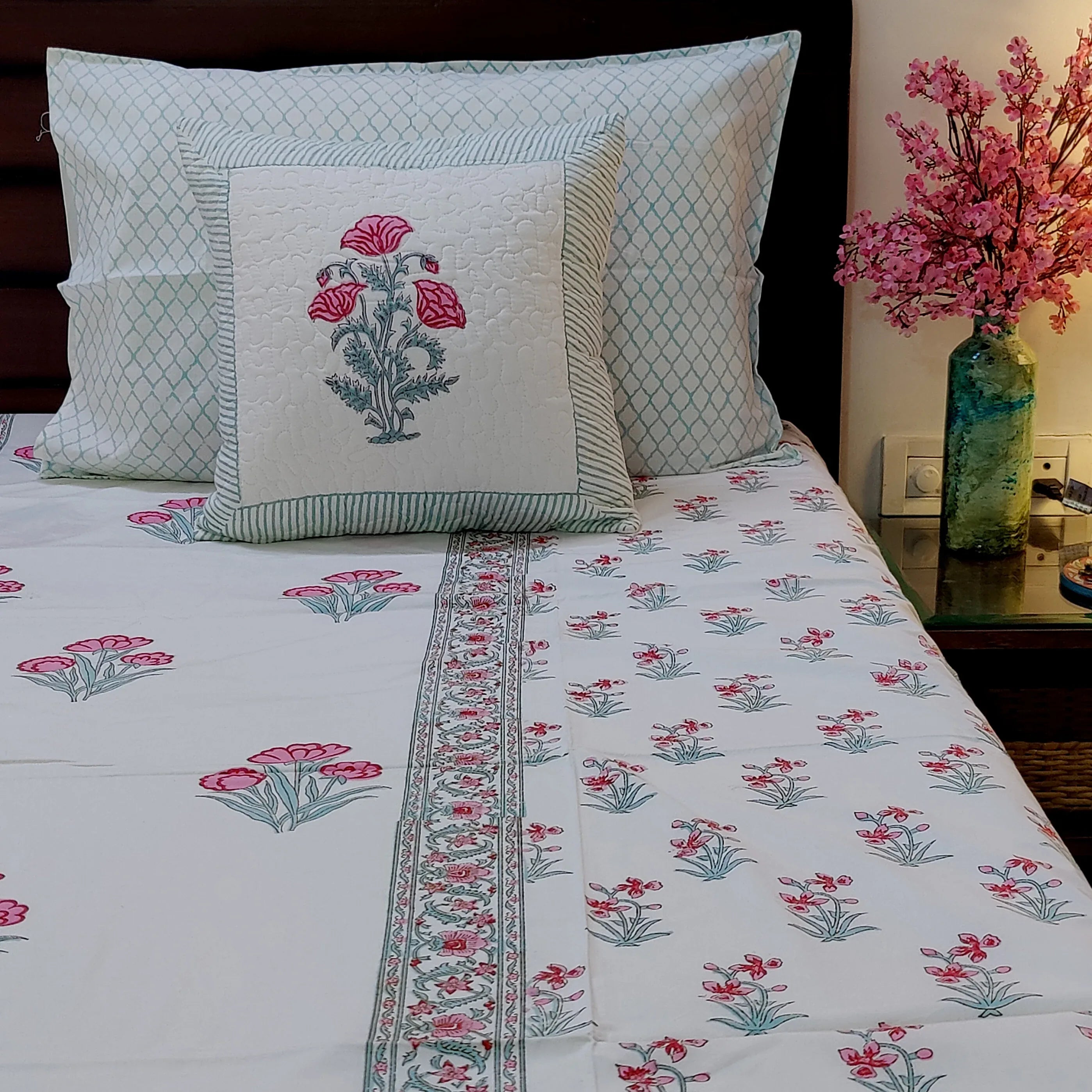 Pink Petal Dreams Bedsheet - HOUSE OF HARMAN
