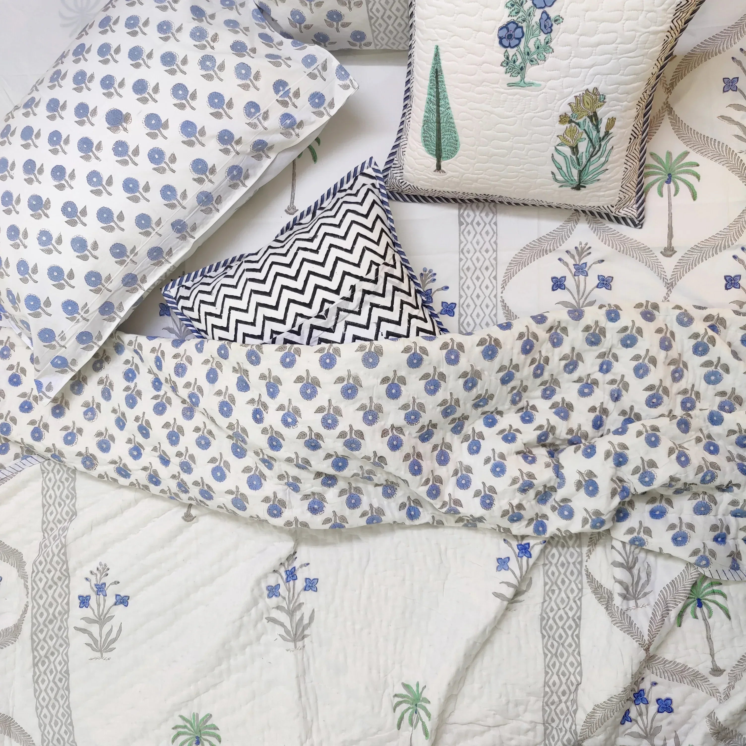 Coastal Flora Fusion Quilt - HOUSE OF HARMAN