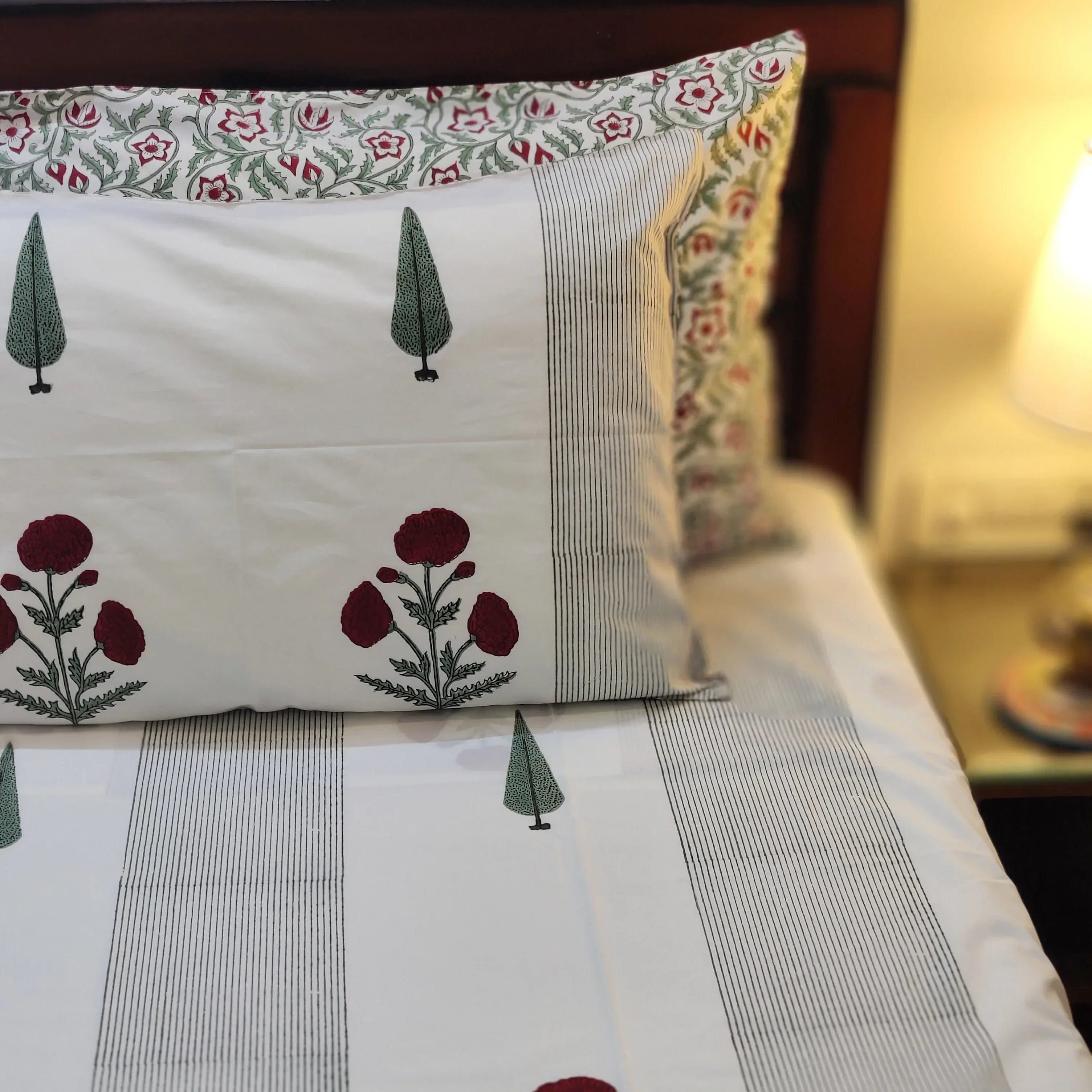 Flora Vista Elegance Bedsheet and Quilt - HOUSE OF HARMAN
