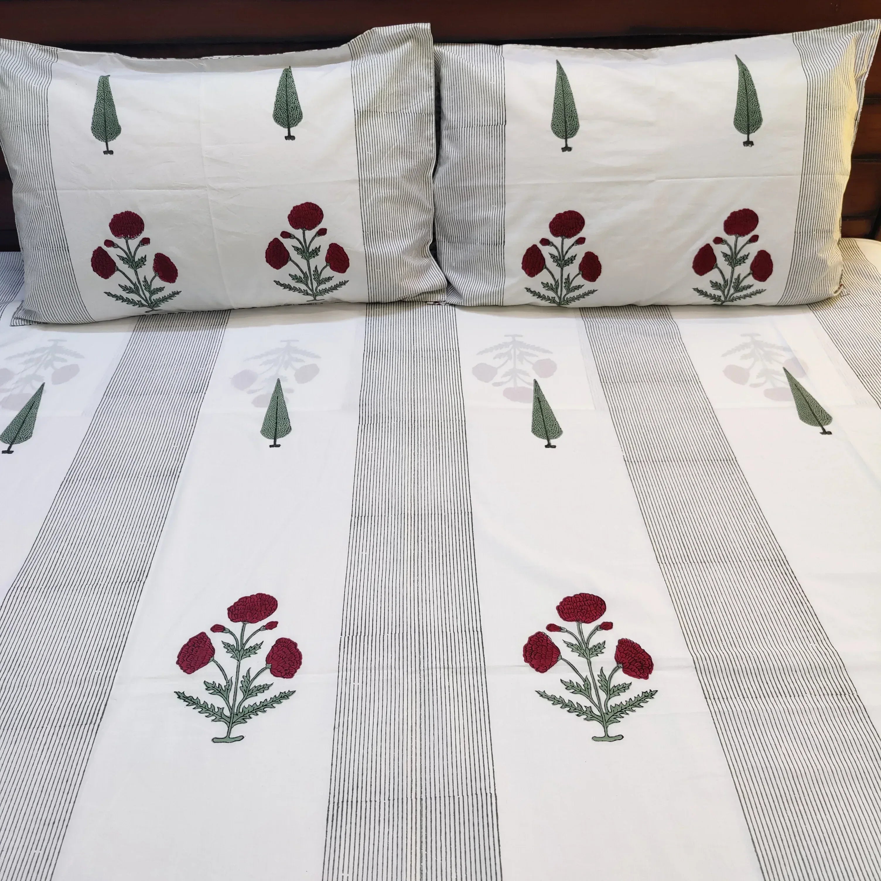 Flora Vista Elegance Bedsheet and Quilt - HOUSE OF HARMAN