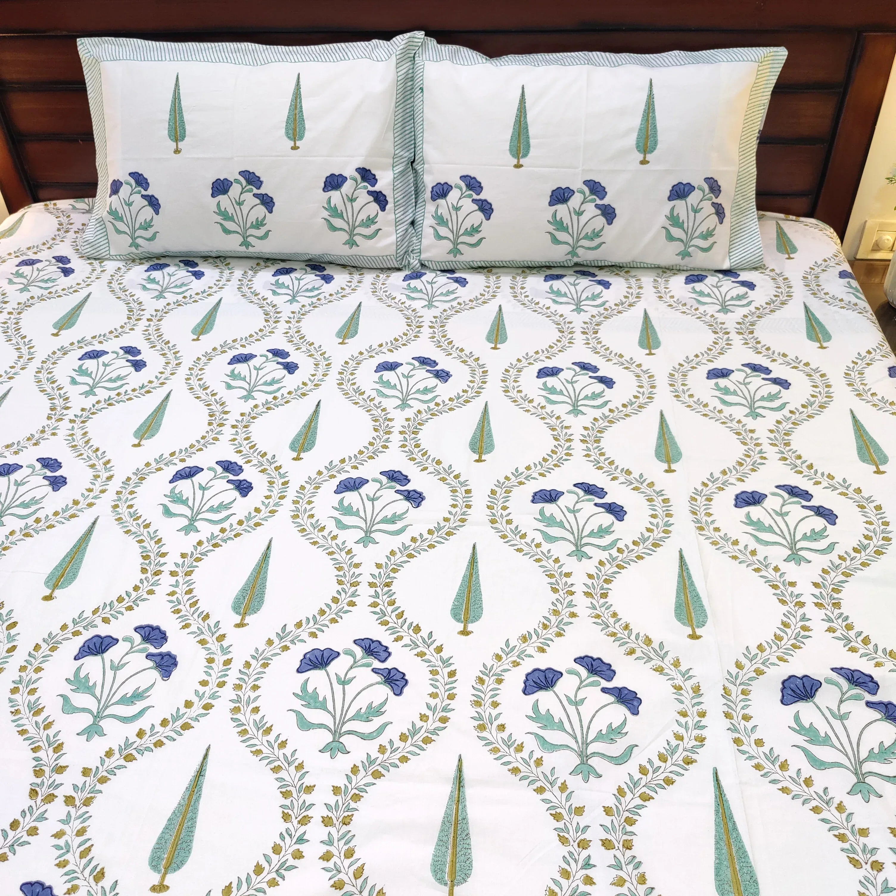 Sapphire Pine Floral Jaal Bedsheet - HOUSE OF HARMAN
