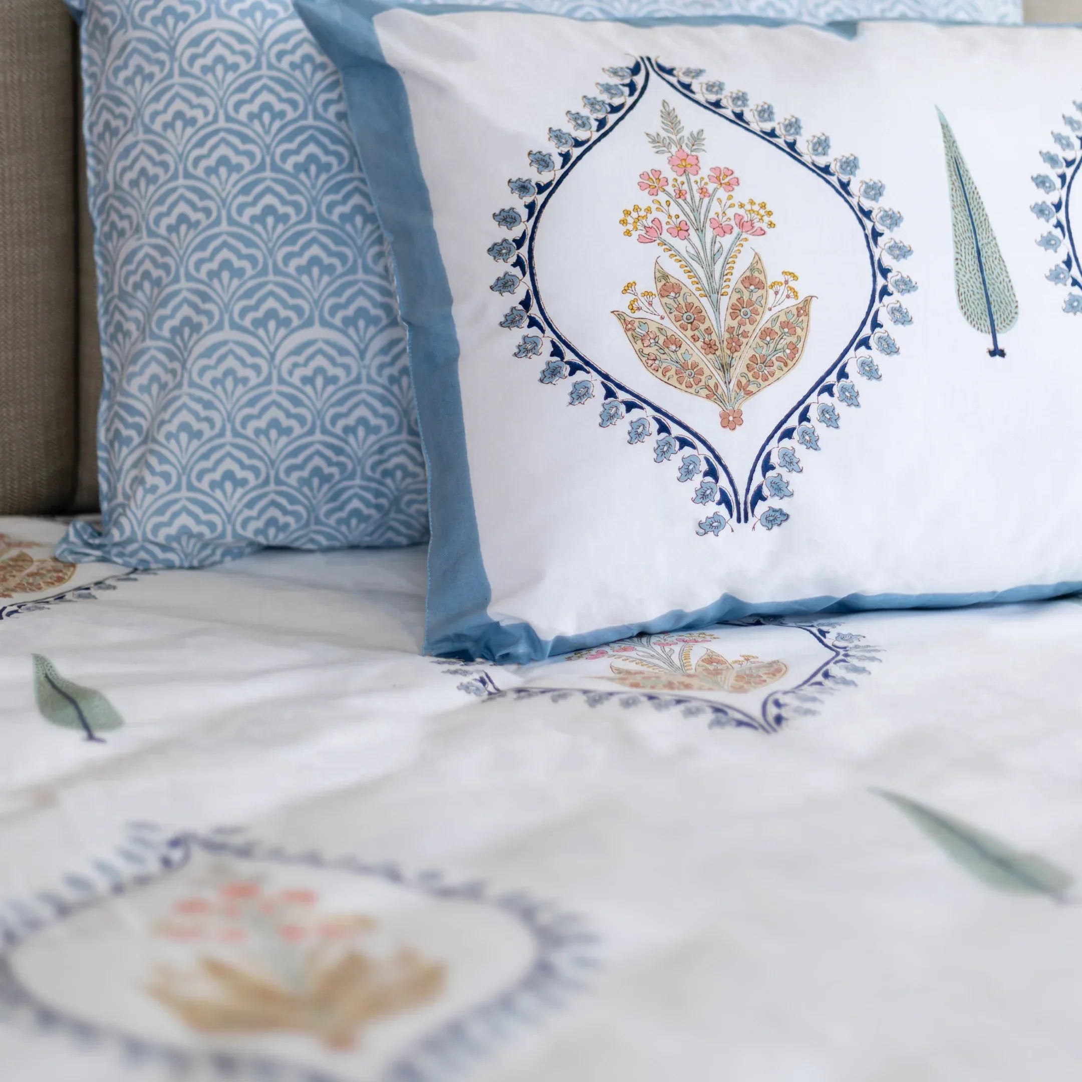 Sylvan Pine Symphony Bedsheet and Quilt - HOUSE OF HARMAN