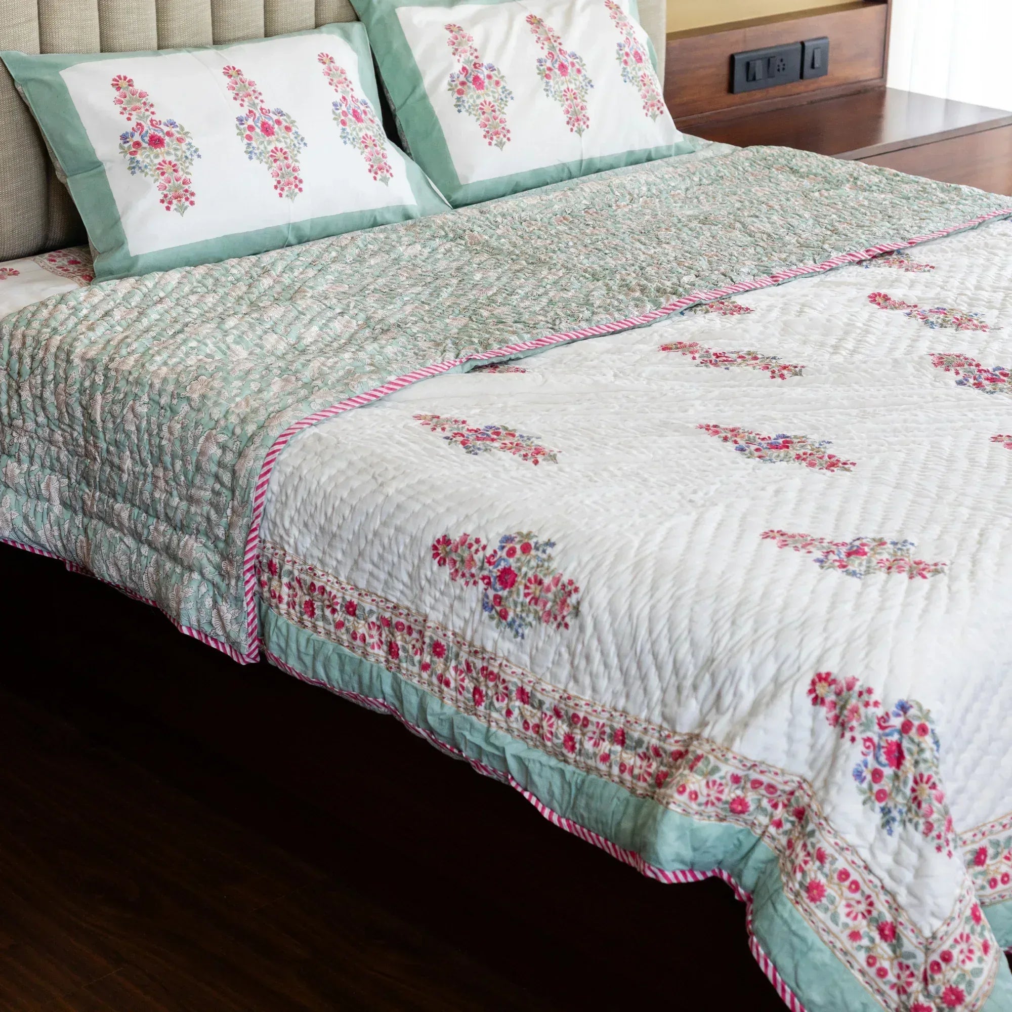 Earthy Floral Elegance Bedsheet and Quilt - HOUSE OF HARMAN