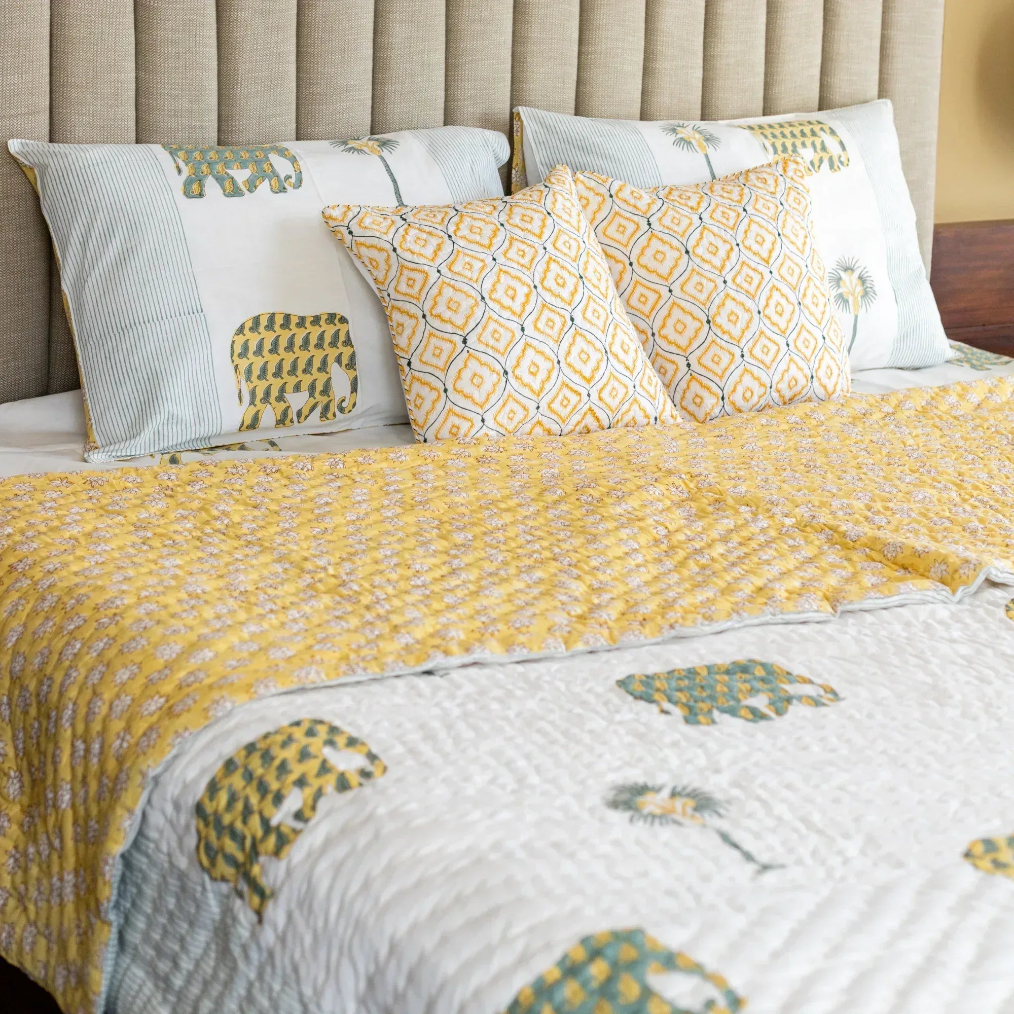 Trunk Tales Serenity Bedsheet and Quilt - HOUSE OF HARMAN