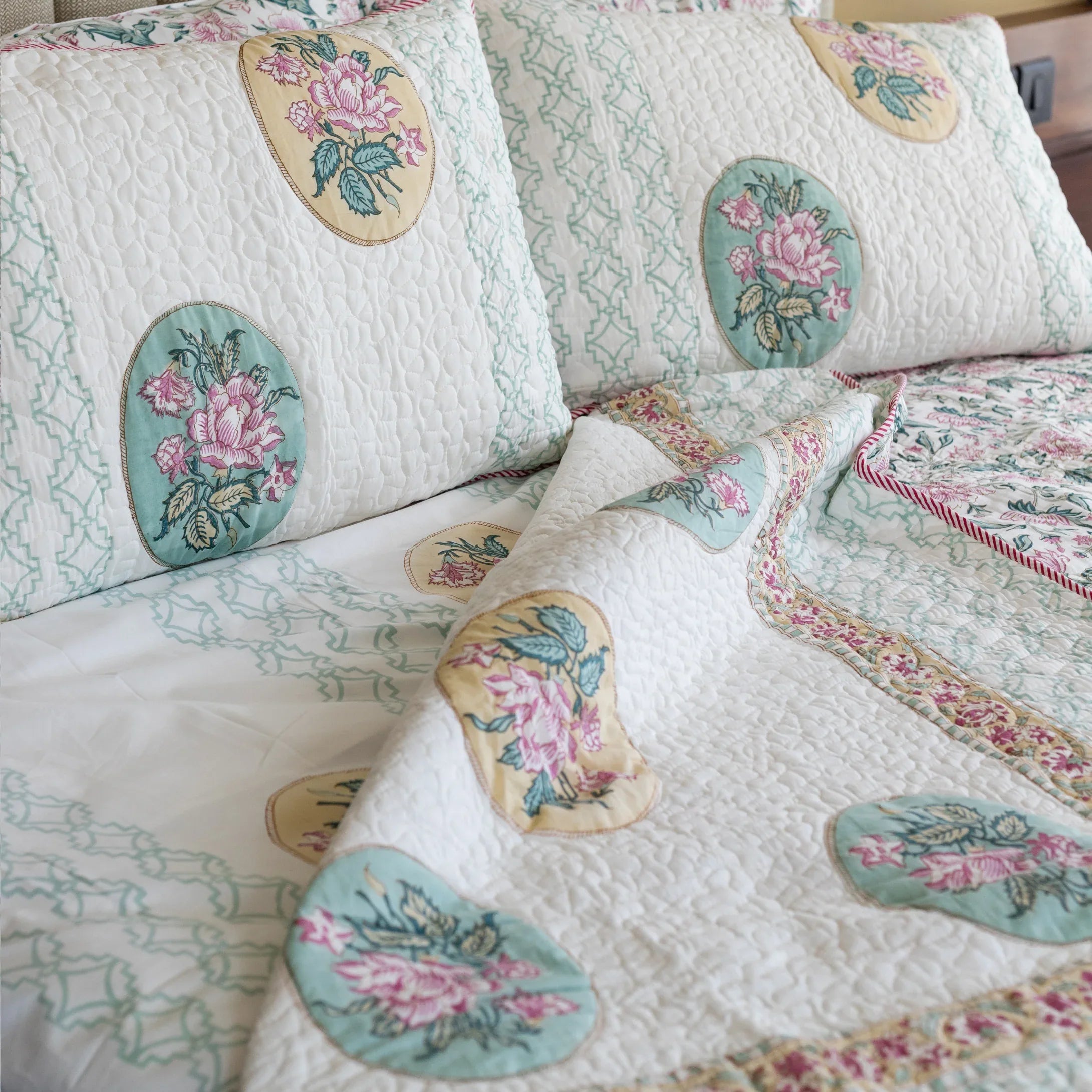 Blushing Rose Elegance Bedcover - HOUSE OF HARMAN