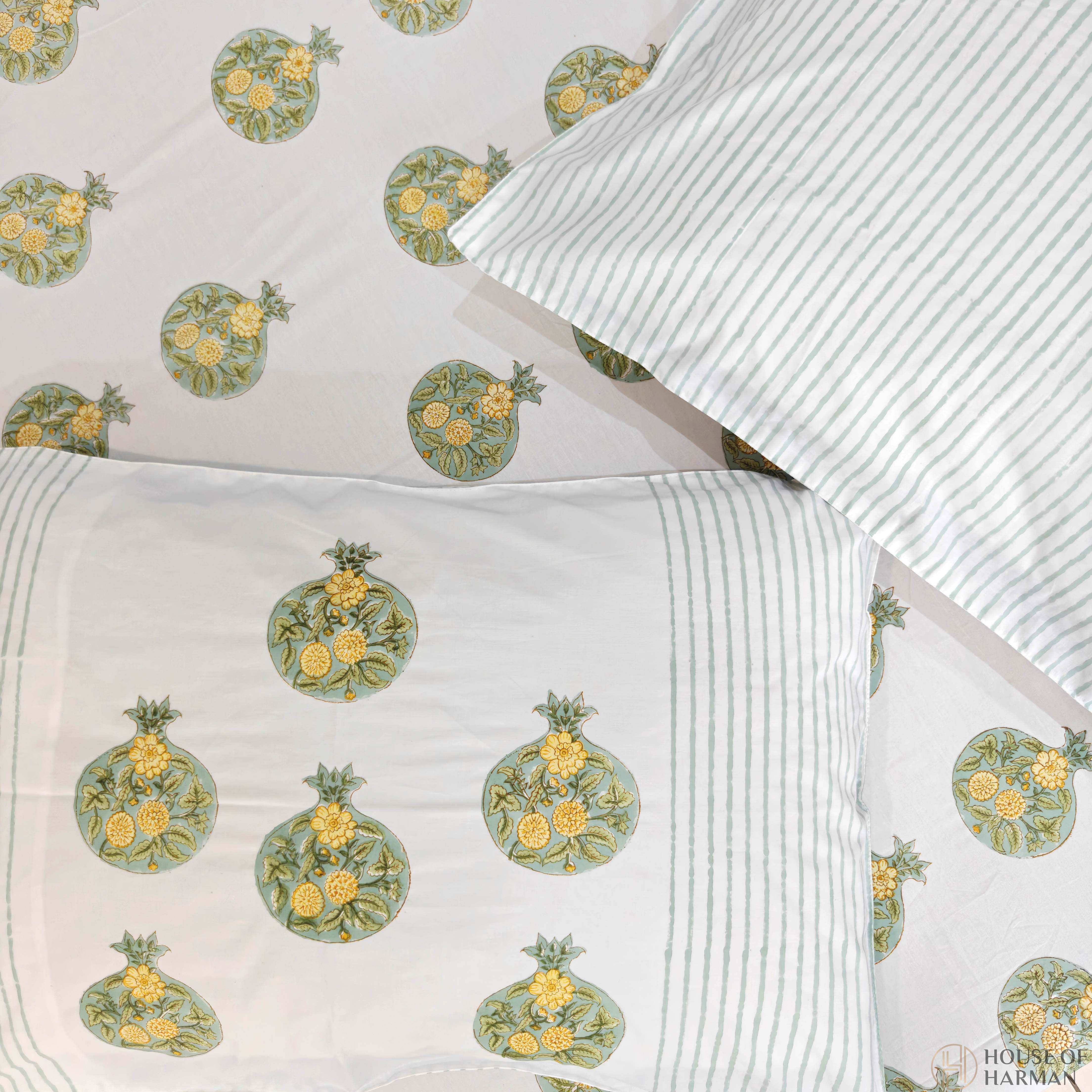 Pommist Orchard Haven Bedsheet