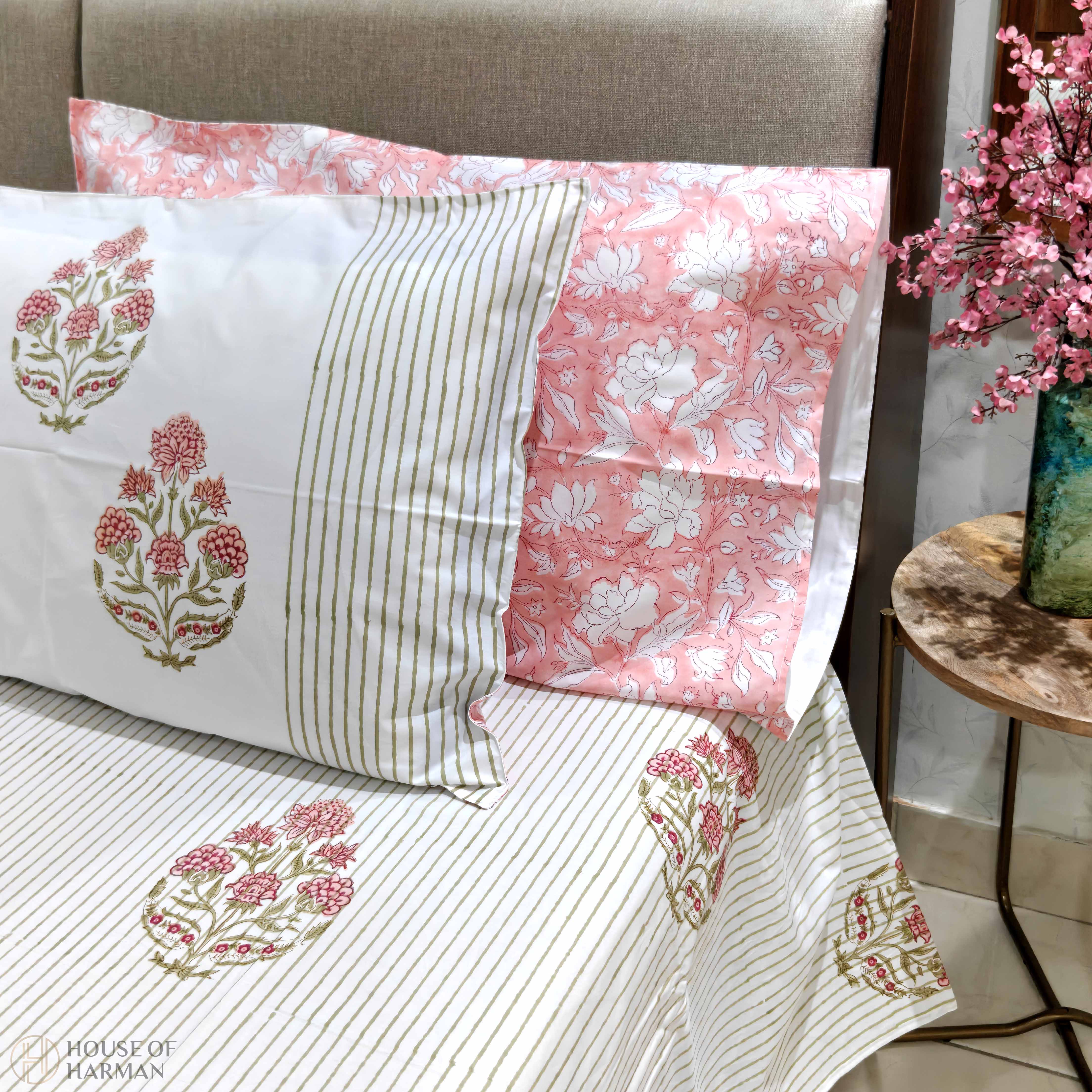 Rosebud Meadow Lines Bedsheet