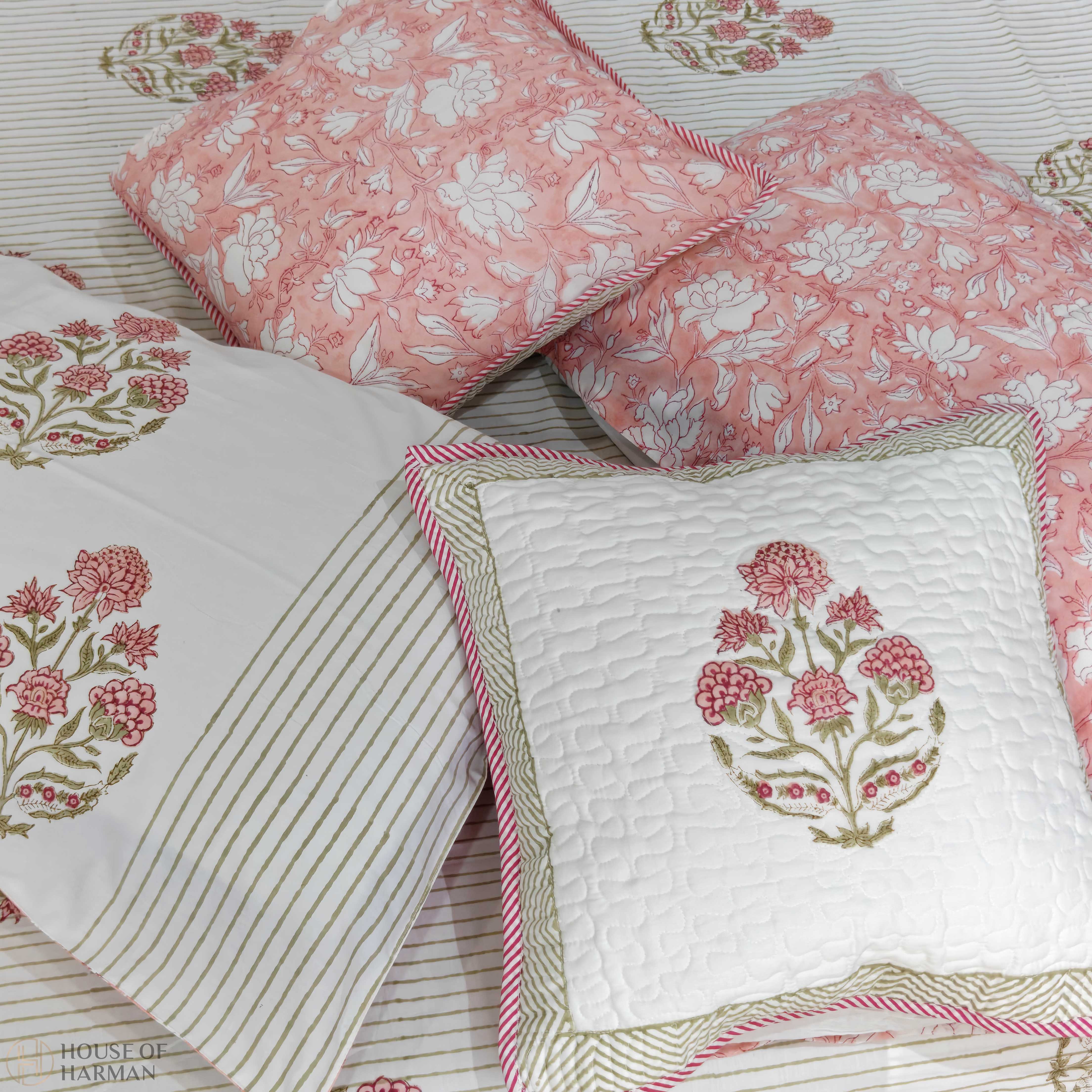 Rosebud Meadow Lines Bedsheet