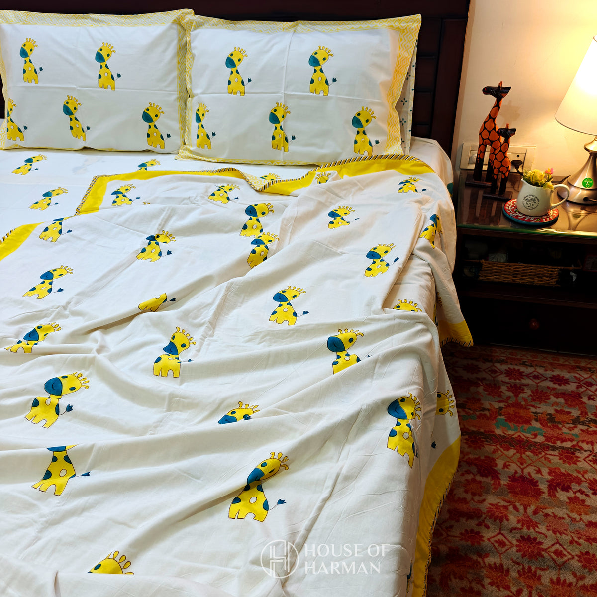 Giraffe Giggles Bedsheet and Dohar