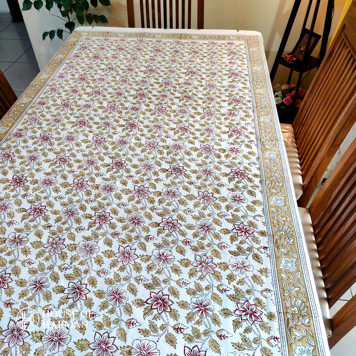 Garden Whispers Table Cover (With Cotton Napkins)