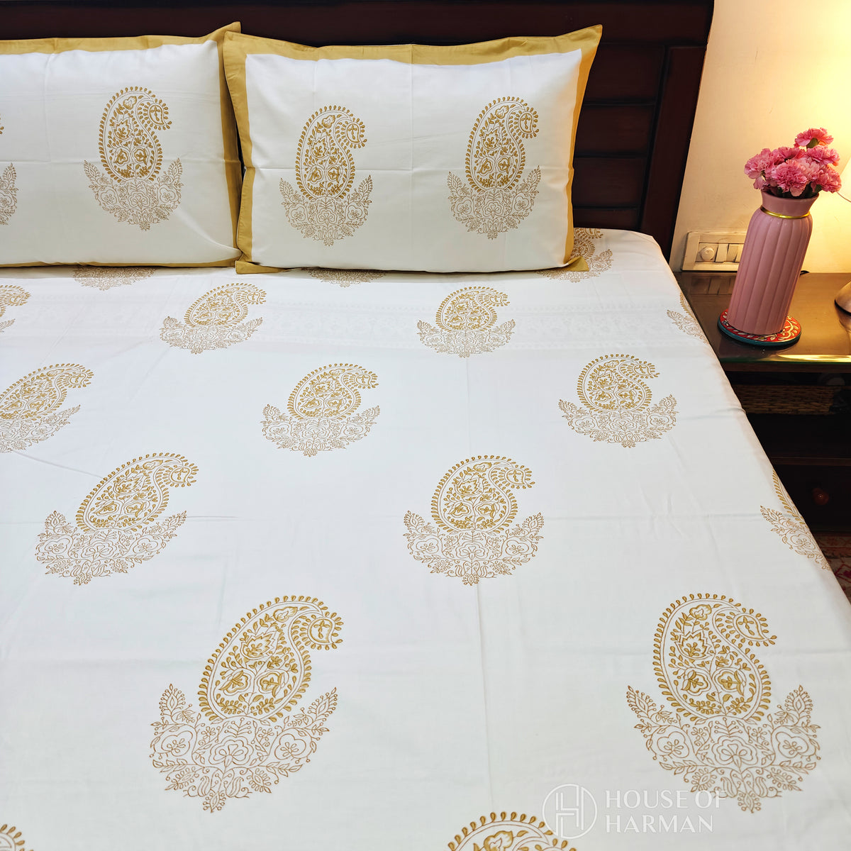 Golden Paisley Bloom Bedsheet