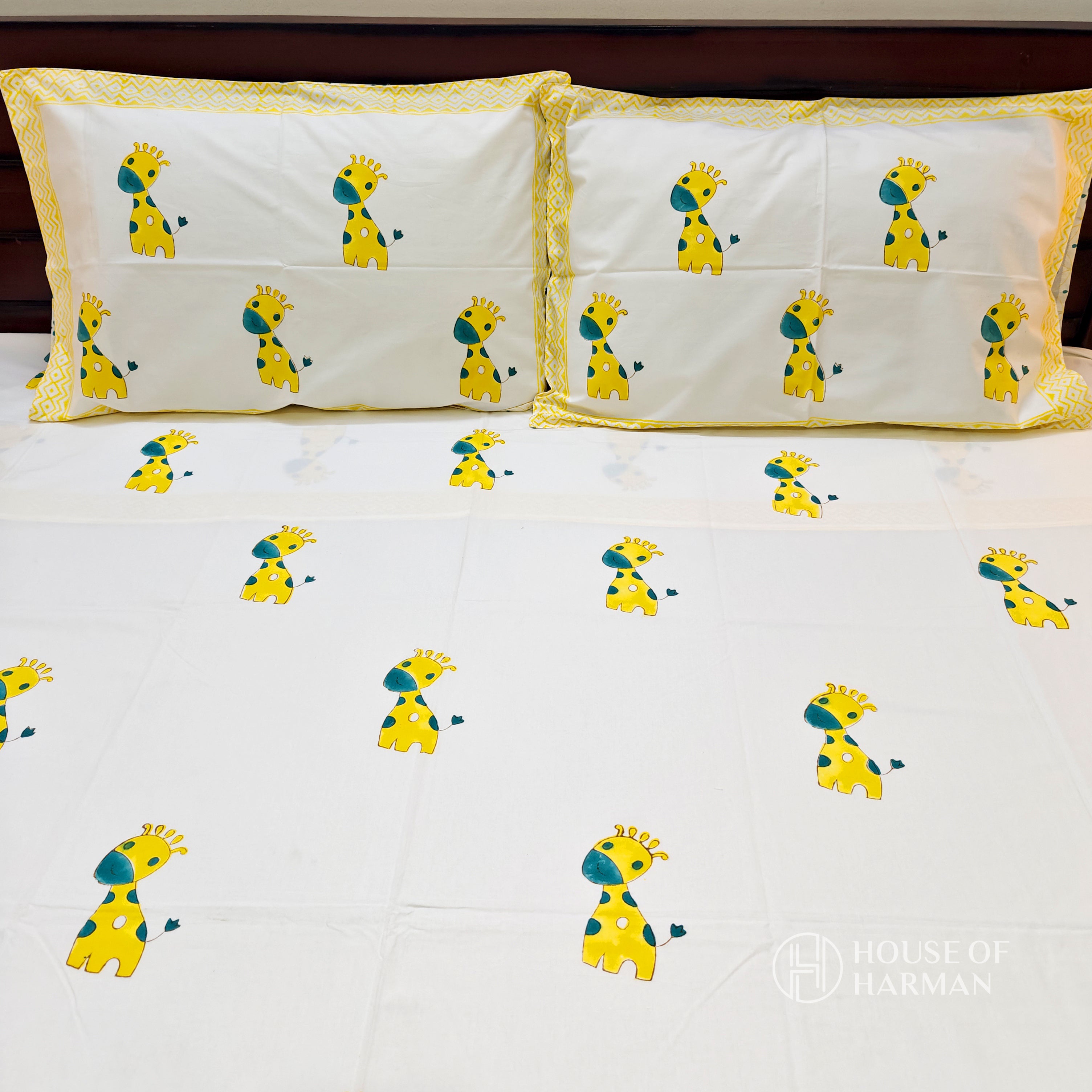 Giraffe Giggles Bedsheet