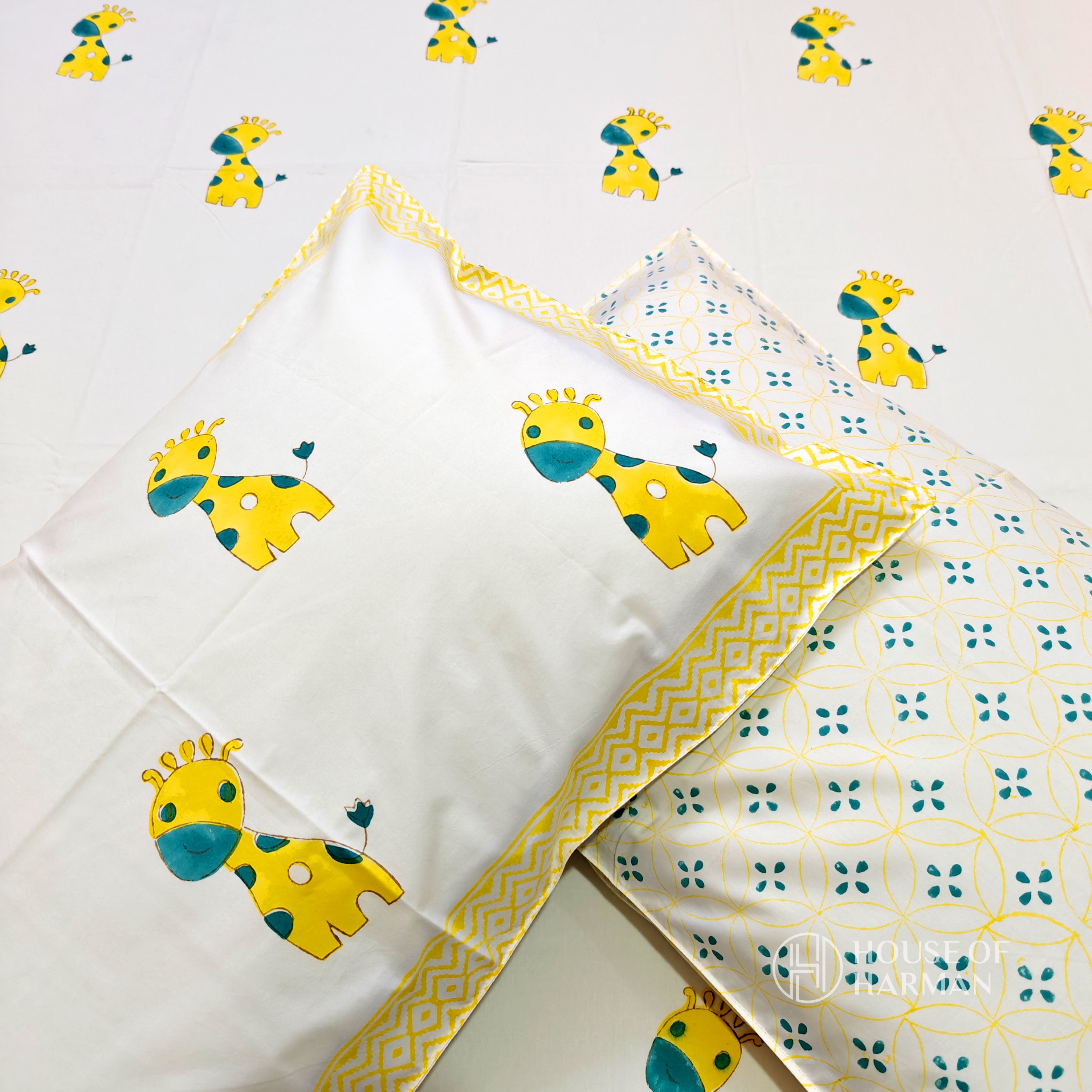 Giraffe Giggles Bedsheet