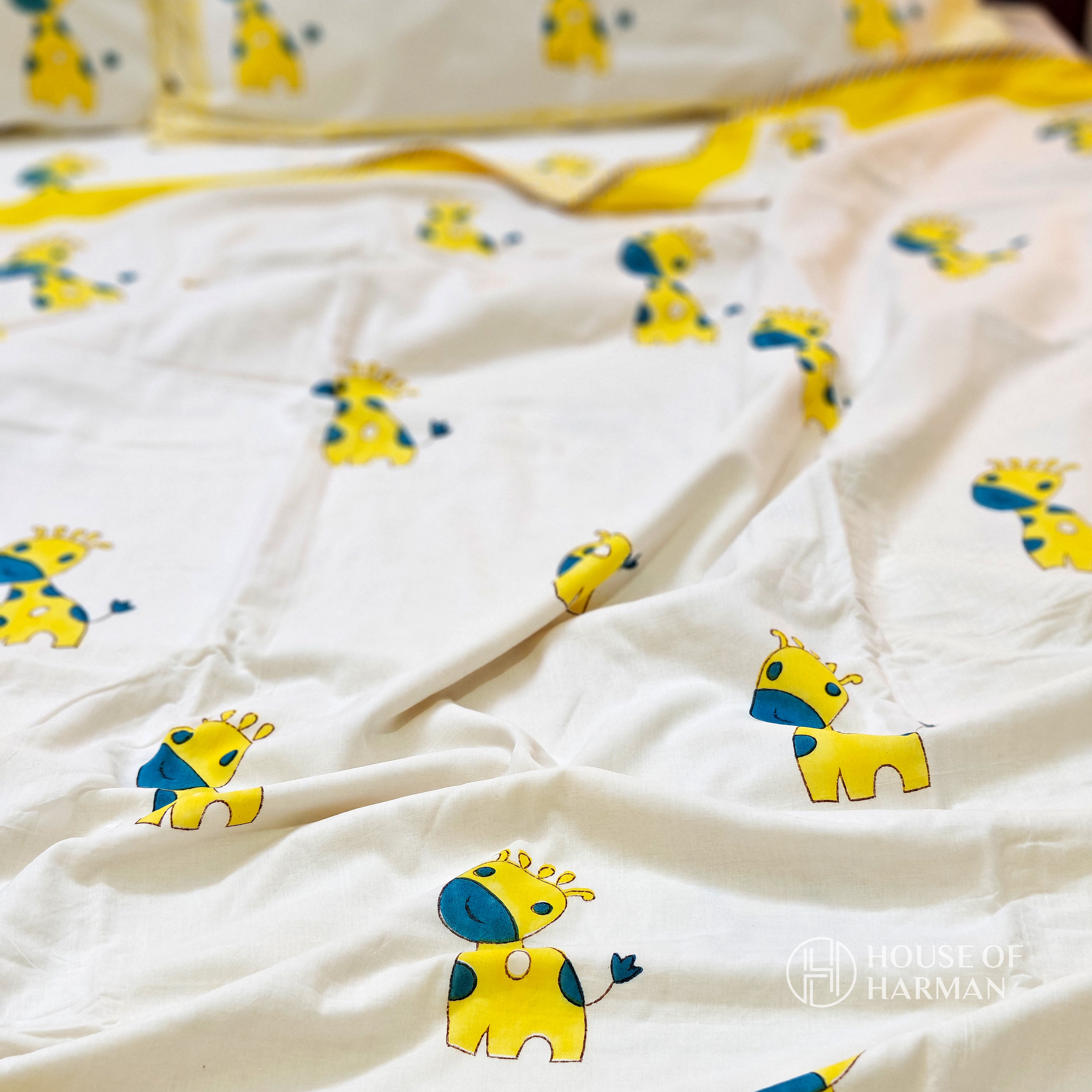 Giraffe Giggles Bedsheet and Dohar