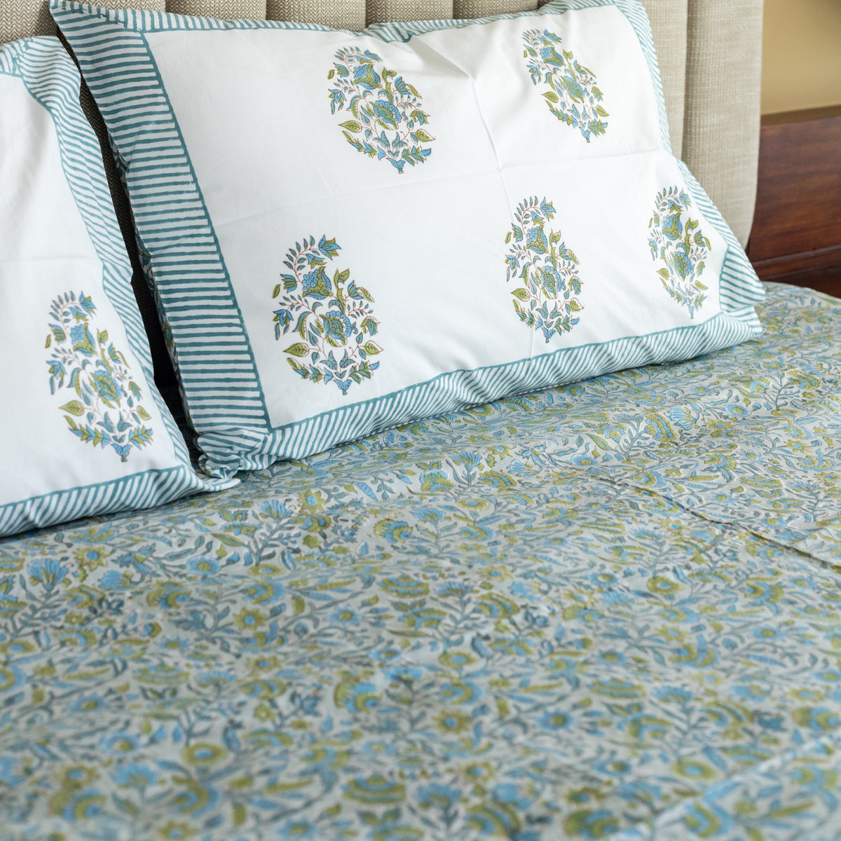 Aqua Garden Bliss Bedsheet