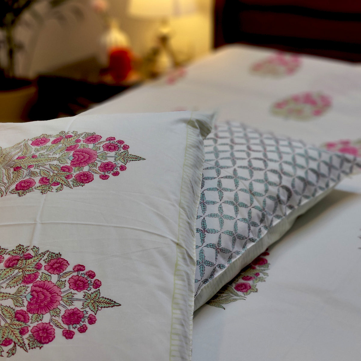 Tropical Hibiscus Breeze Bedsheet