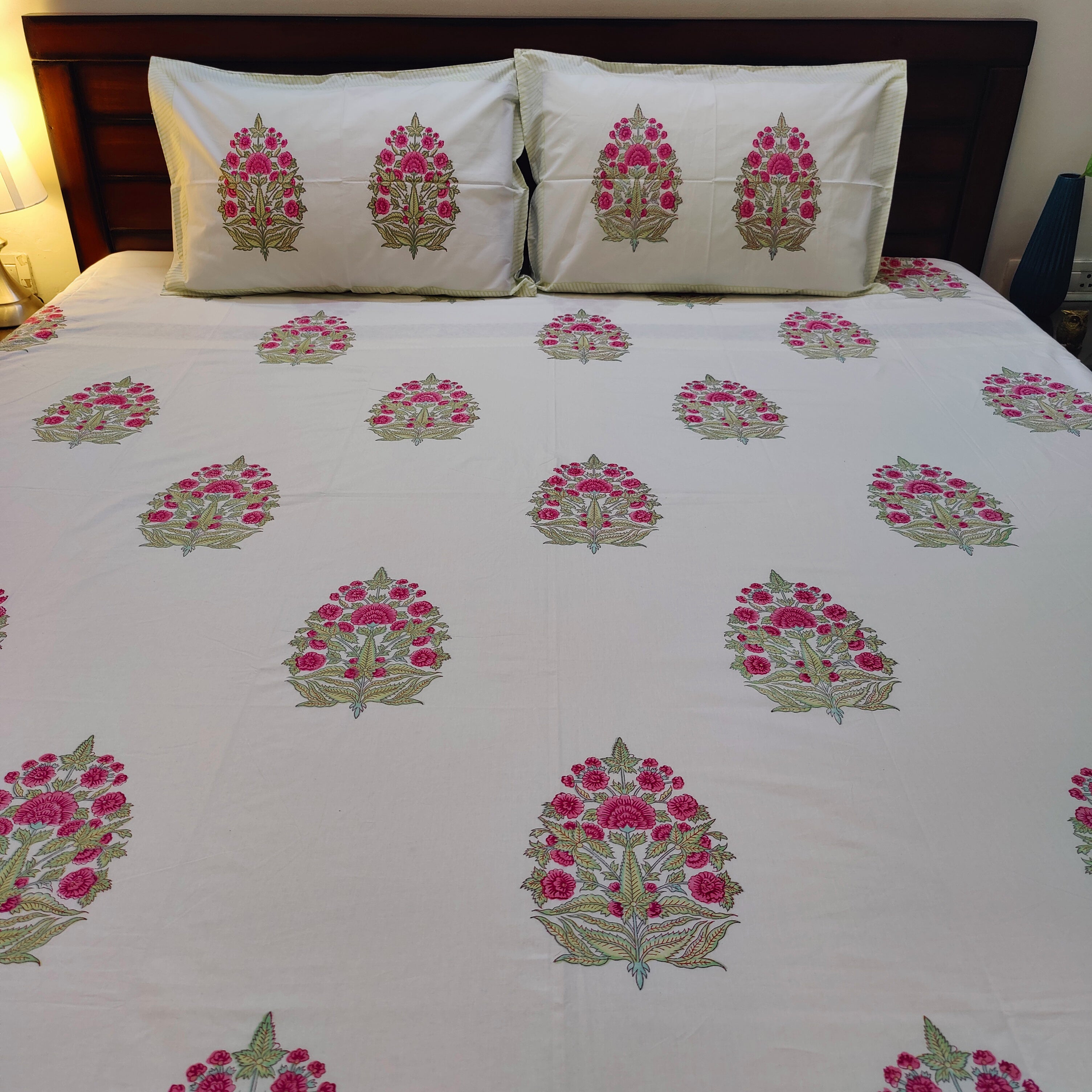 Tropical Hibiscus Breeze Bedsheet